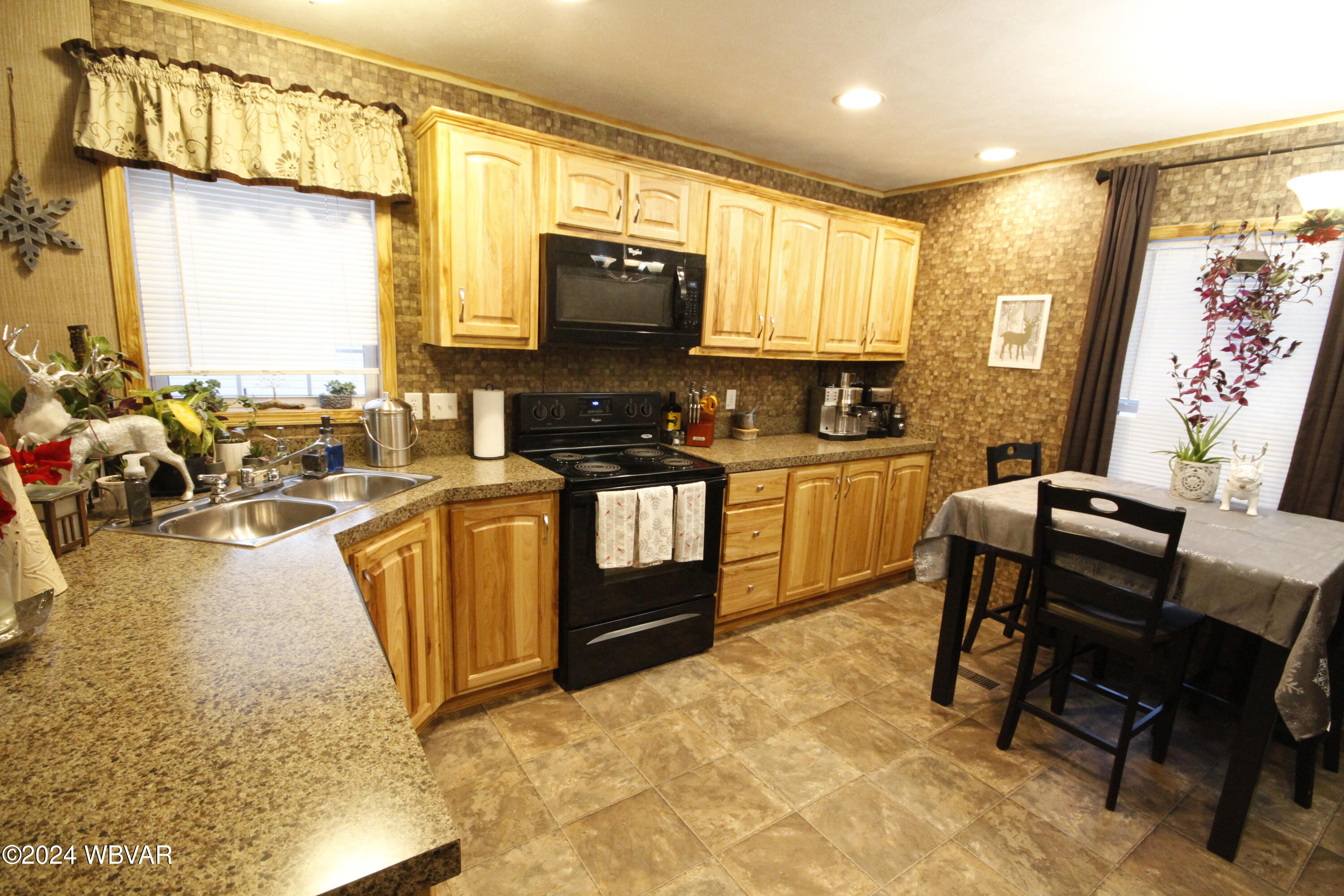 22 BLUE JAY DRIVE