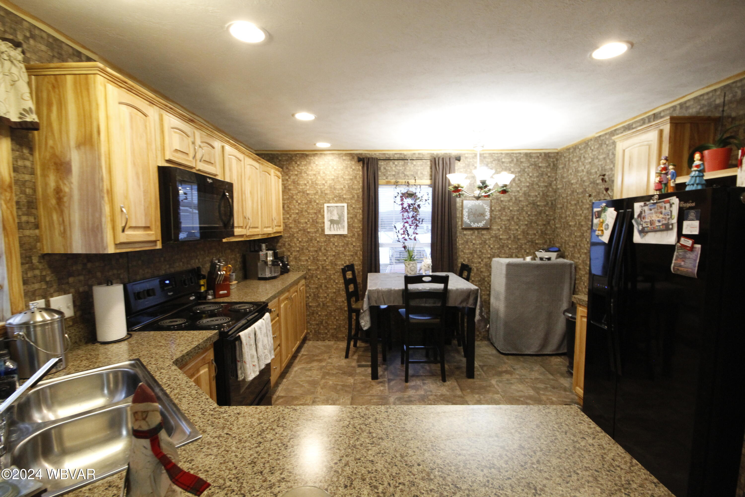 22 BLUE JAY DRIVE