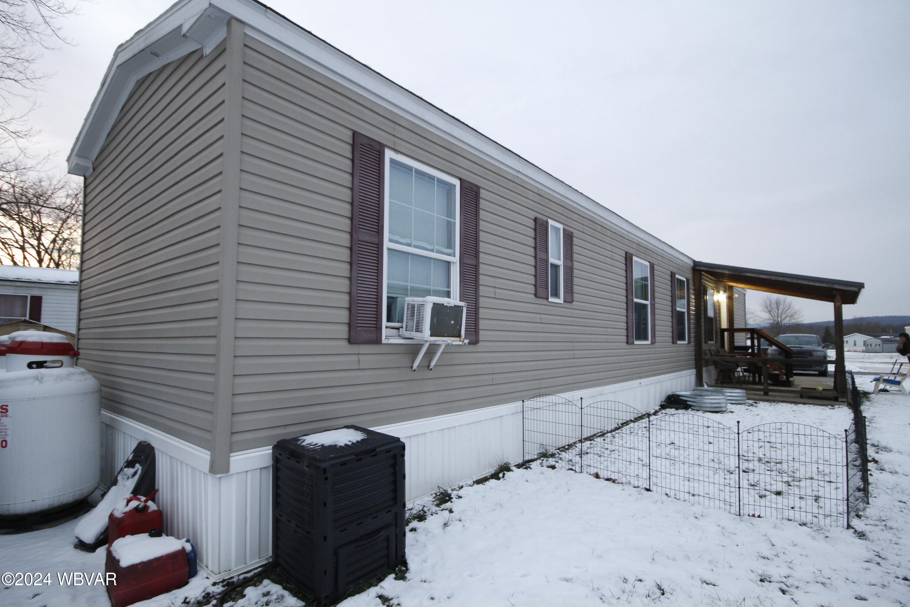 22 BLUE JAY DRIVE