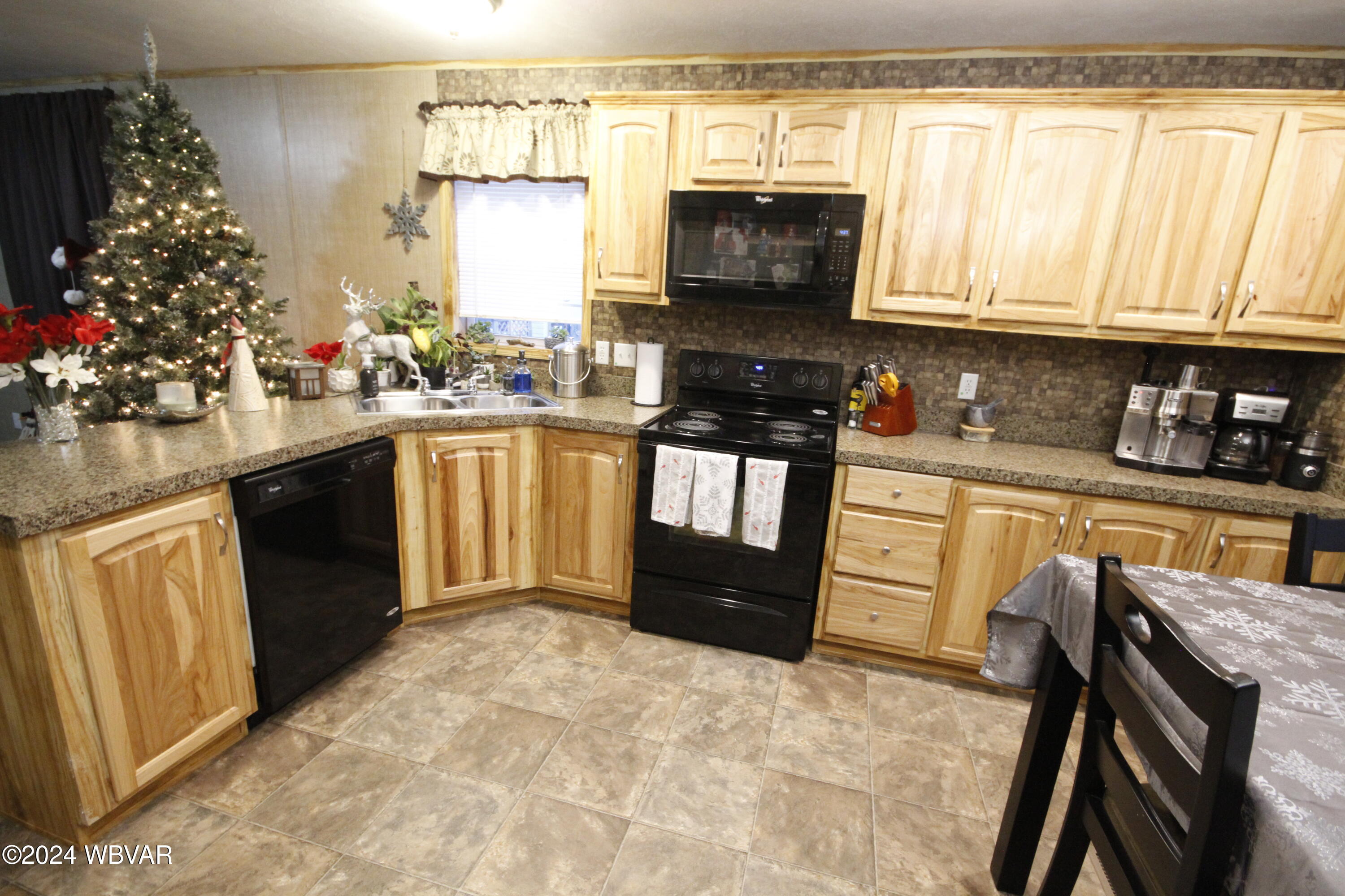 22 BLUE JAY DRIVE