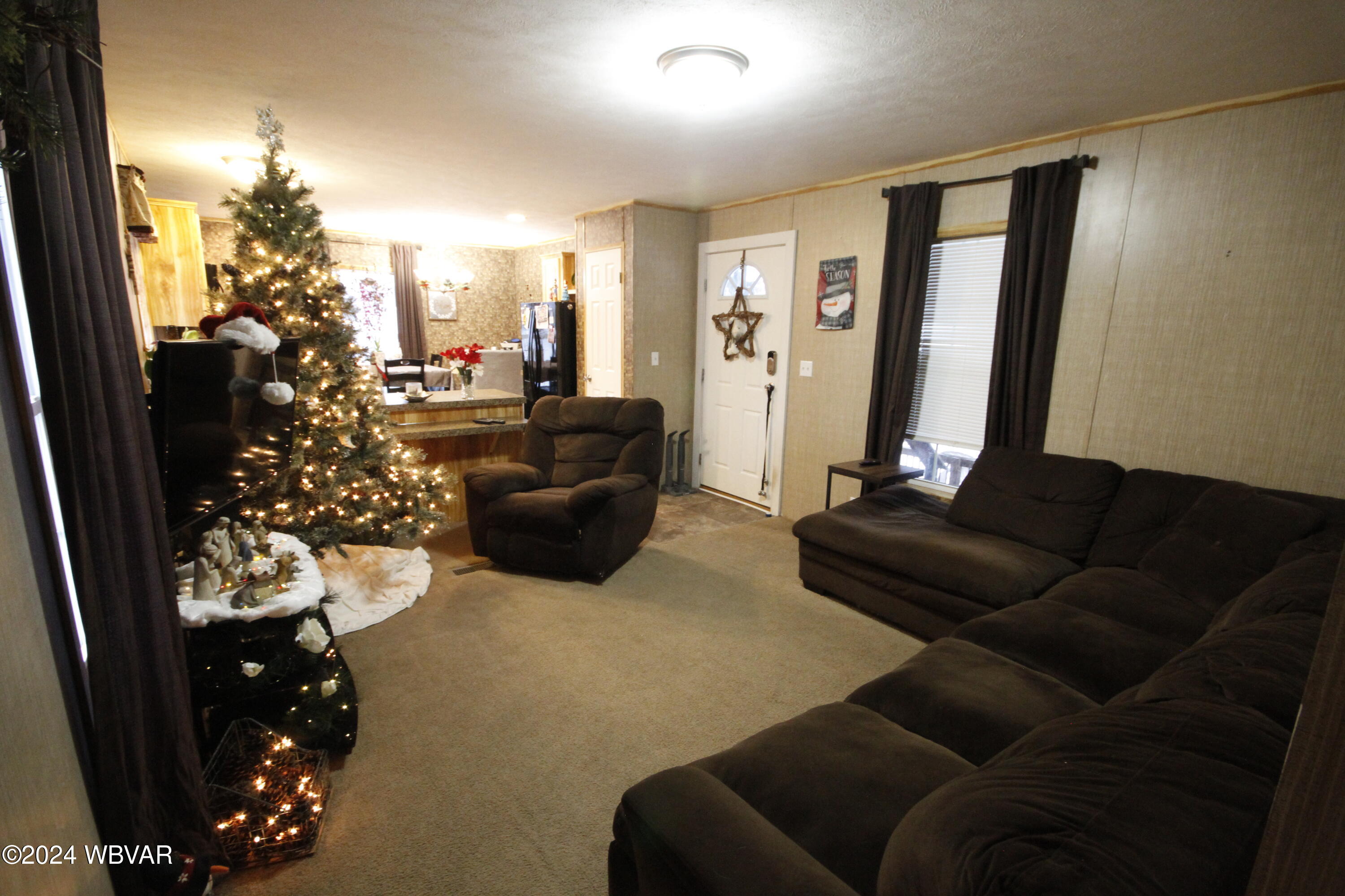 22 BLUE JAY DRIVE
