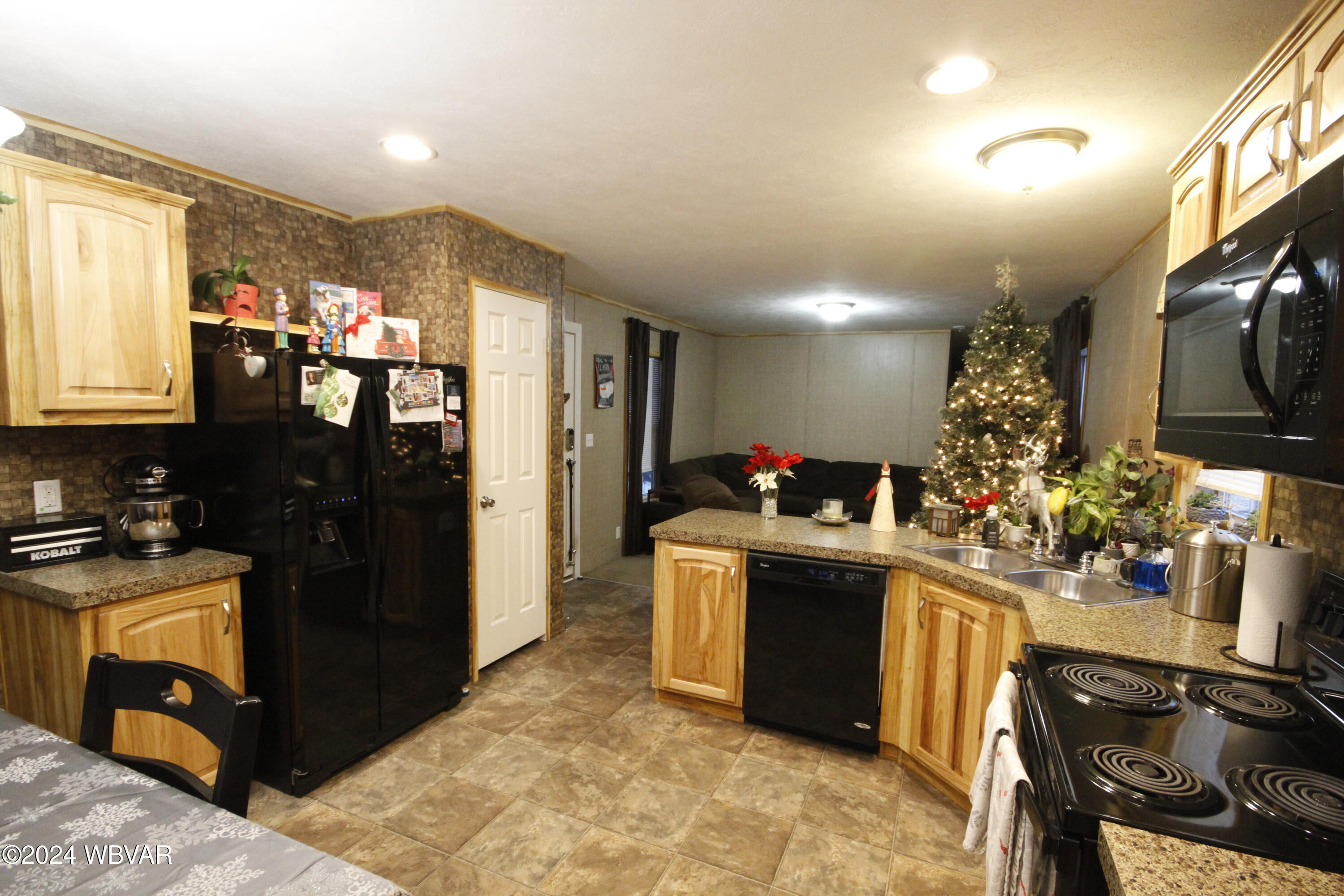 22 BLUE JAY DRIVE