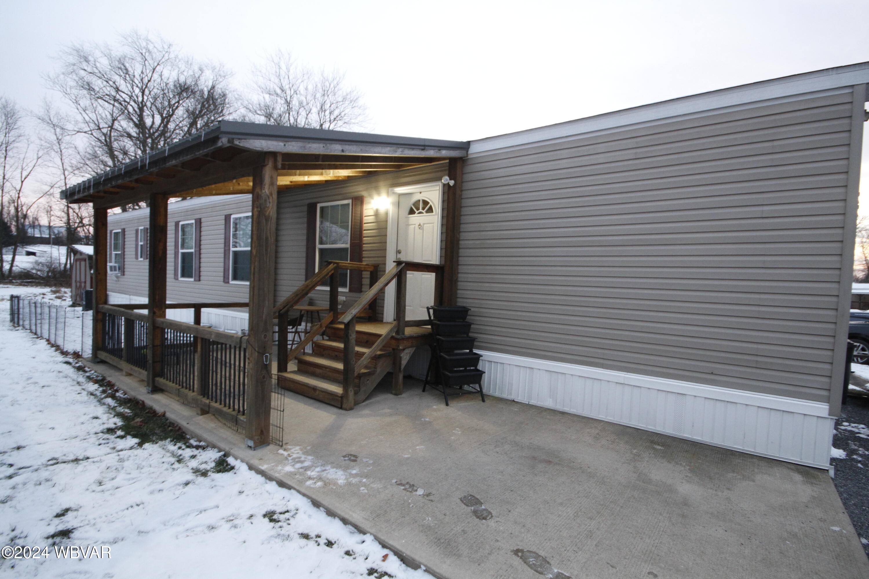 22 BLUE JAY DRIVE