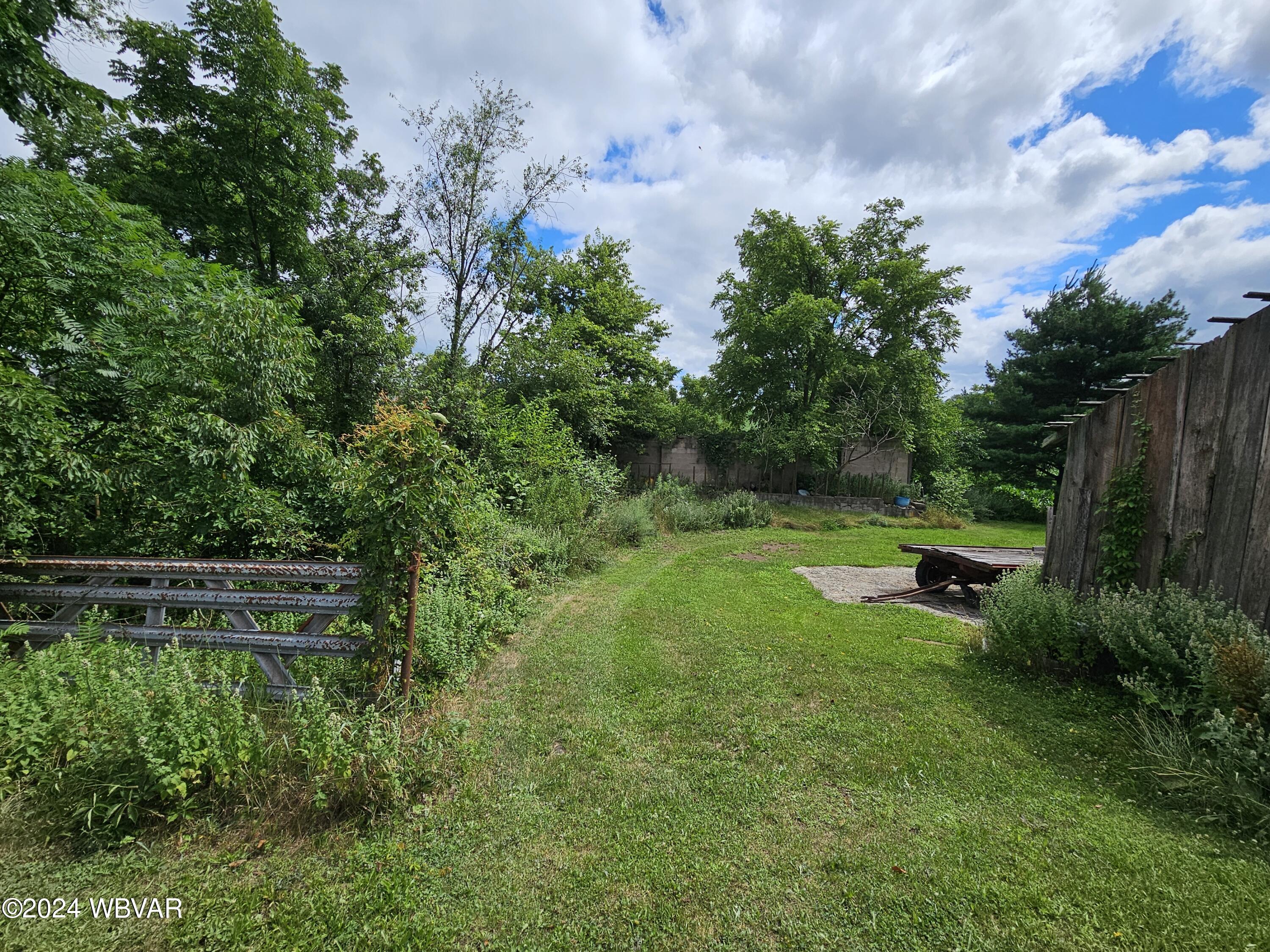 1560 FREDERICK DRIVE