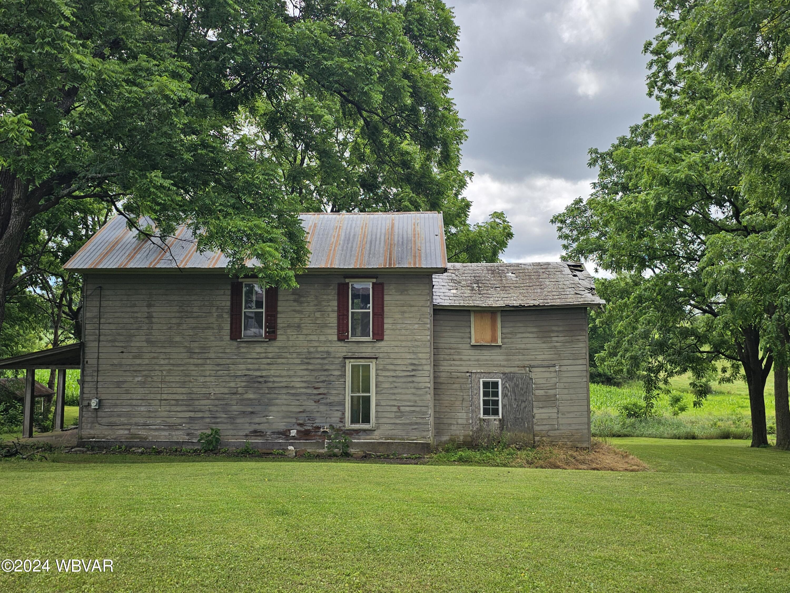 1560 FREDERICK DRIVE