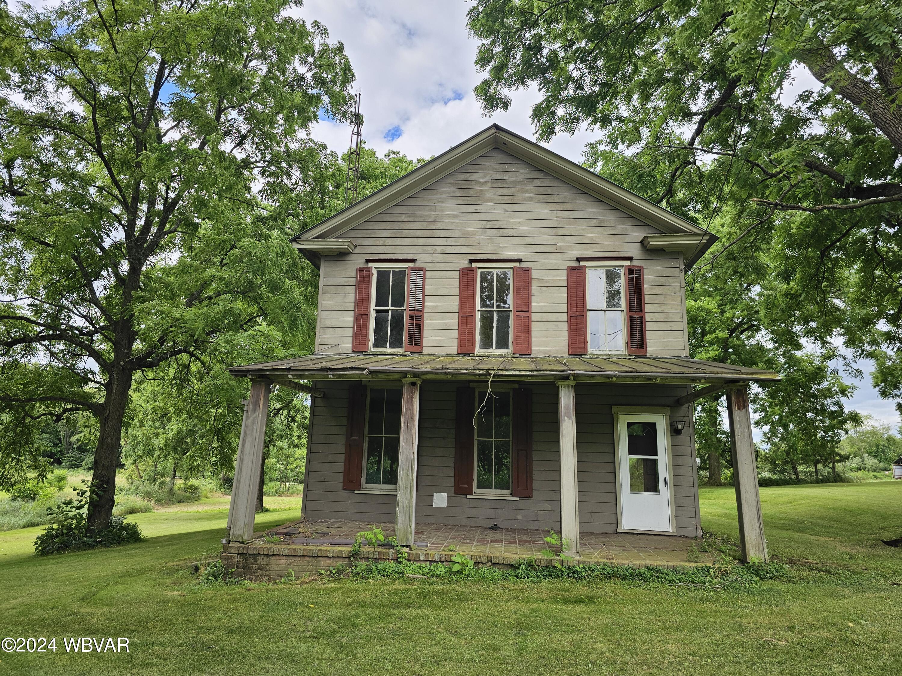 1560 FREDERICK DRIVE