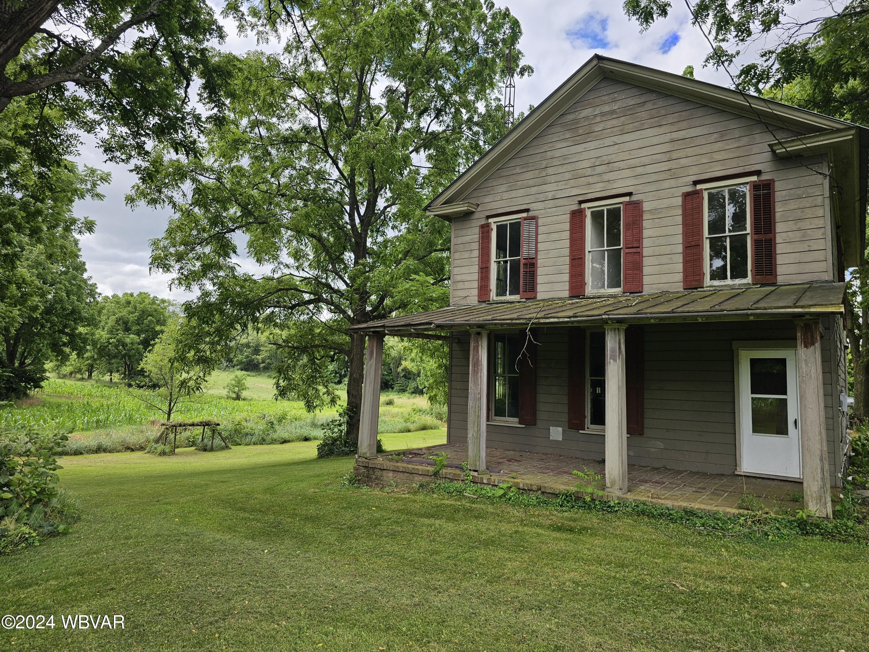 1560 FREDERICK DRIVE