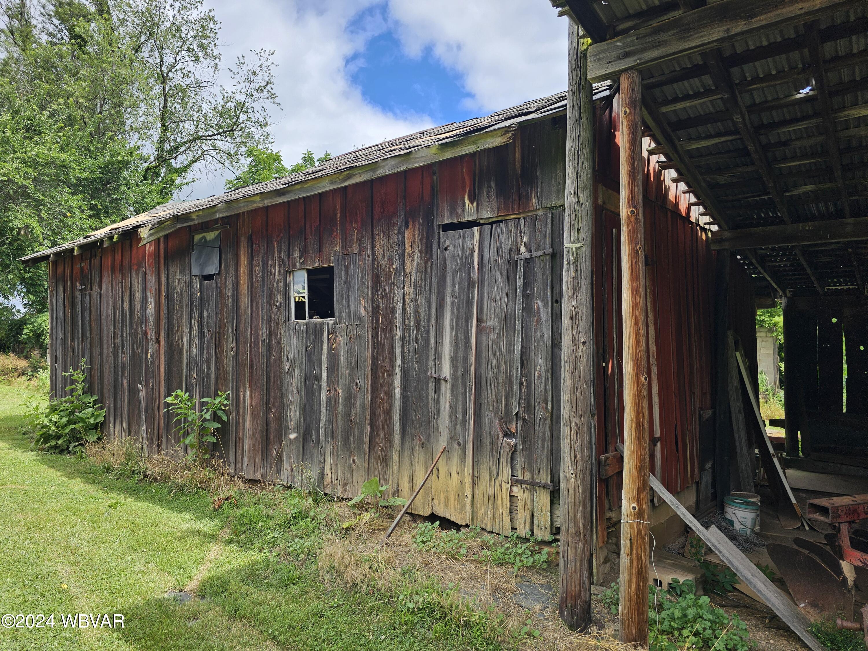 1560 FREDERICK DRIVE