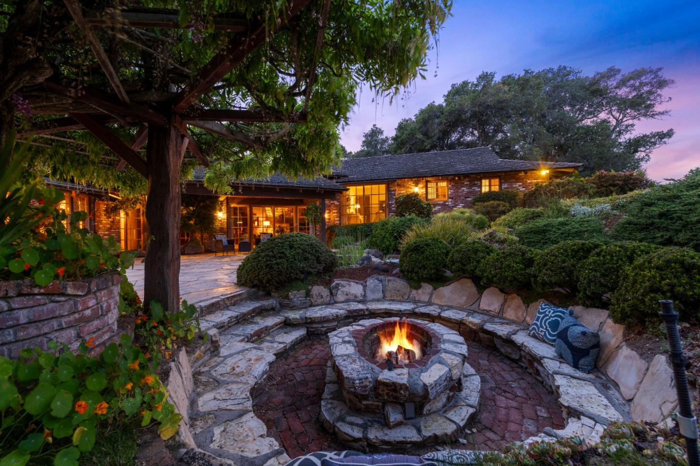 32 Pasatiempo DR