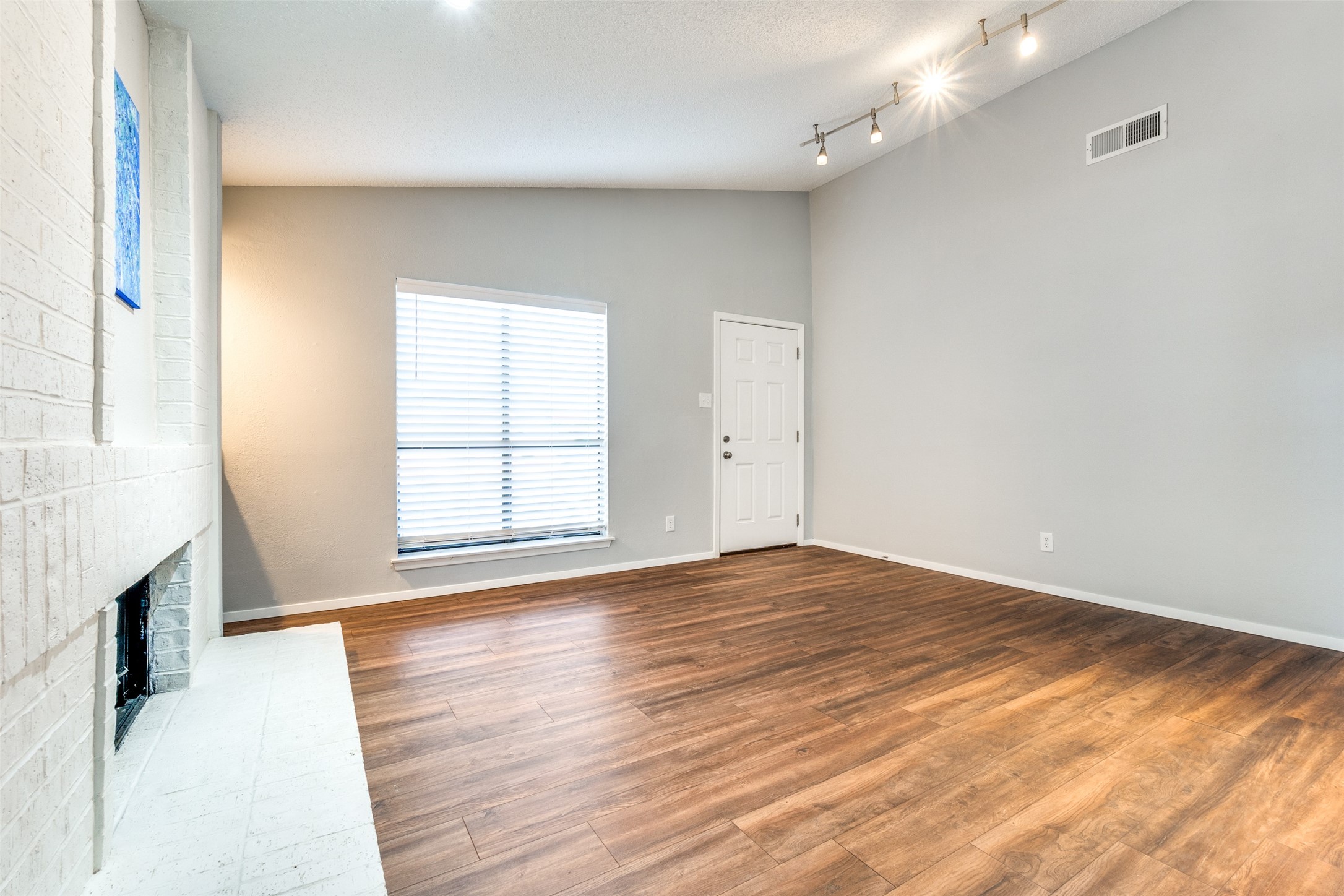 6646 E Lovers Lane 102