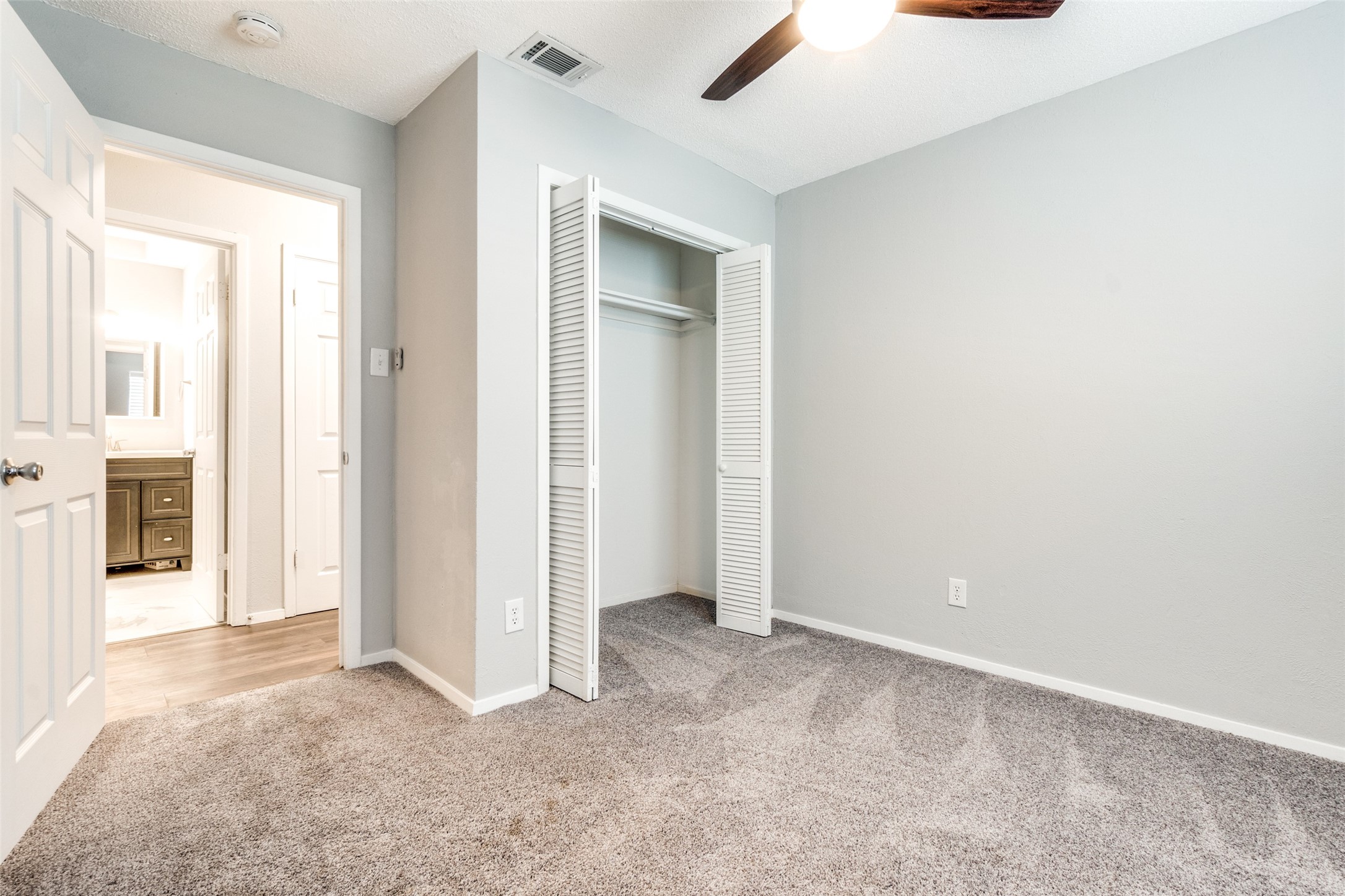 6646 E Lovers Lane 102