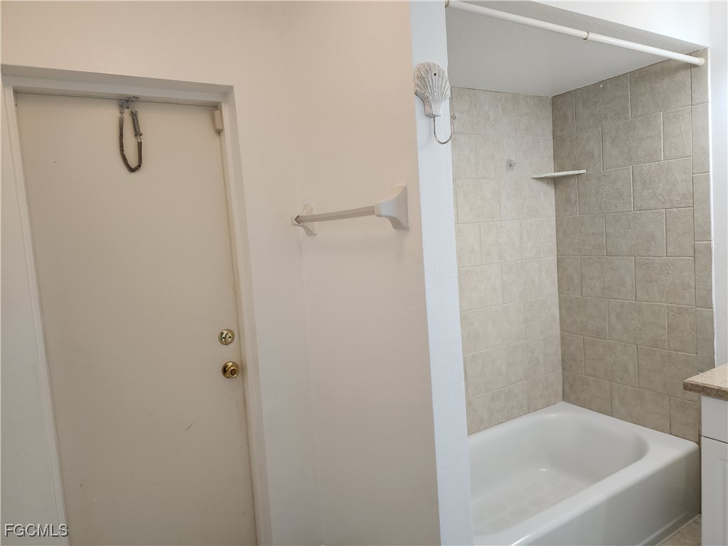 1214 NE 14th AVE