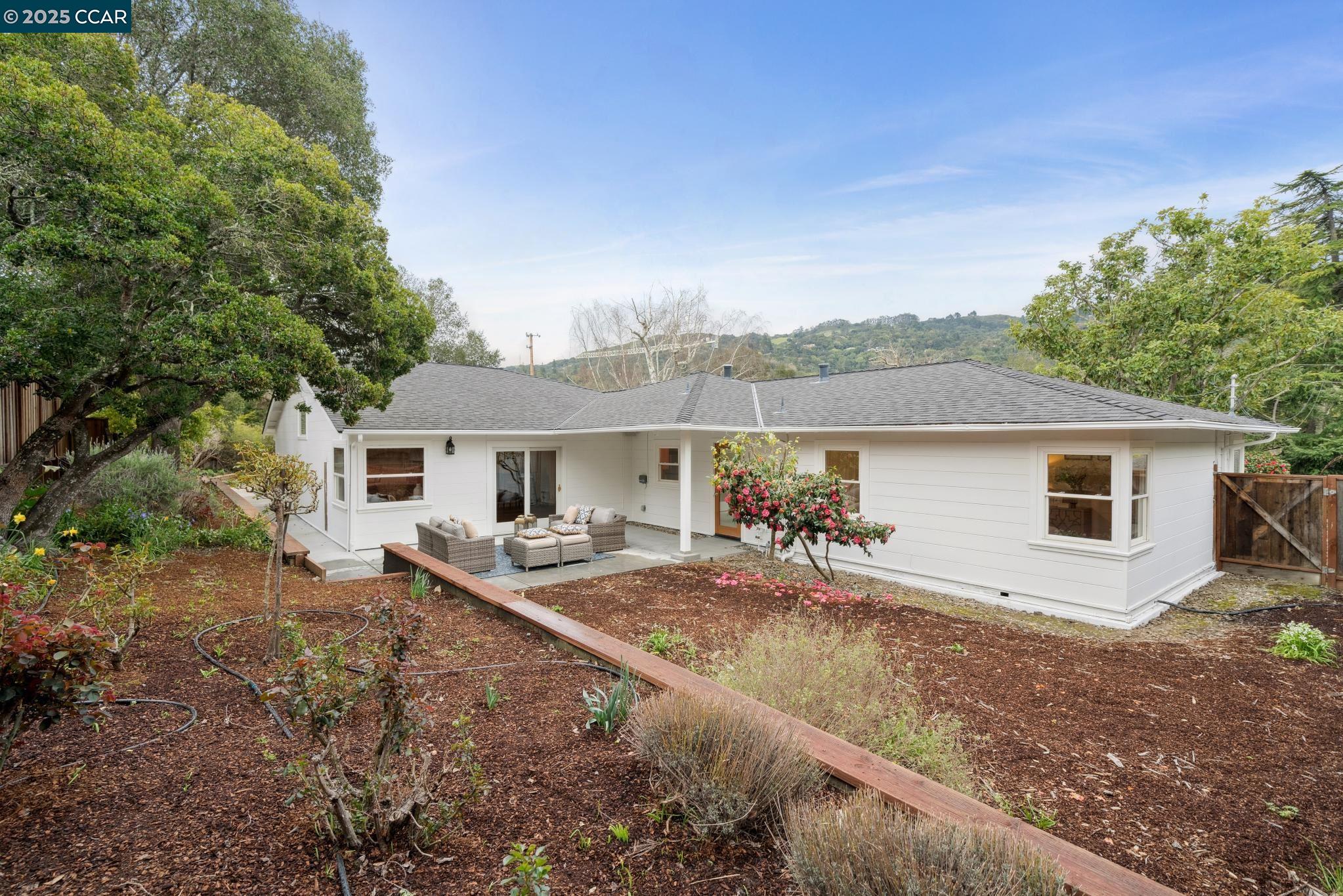 11 Hacienda Cir