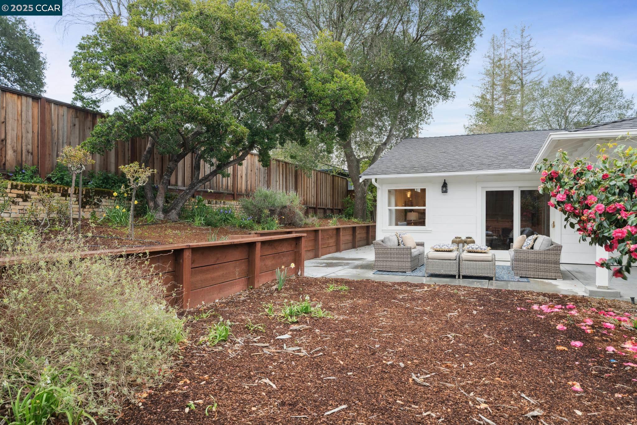 11 Hacienda Cir