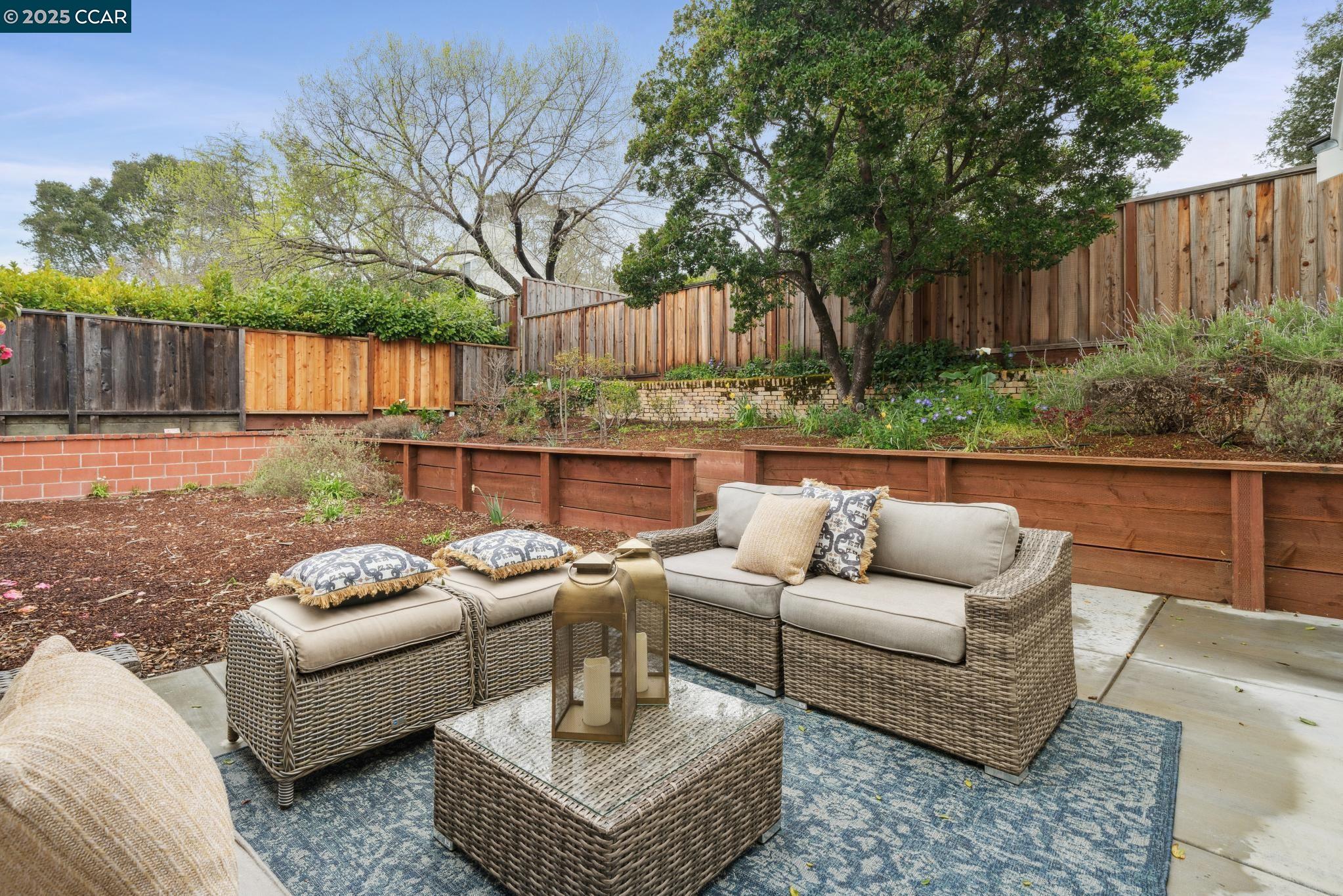 11 Hacienda Cir