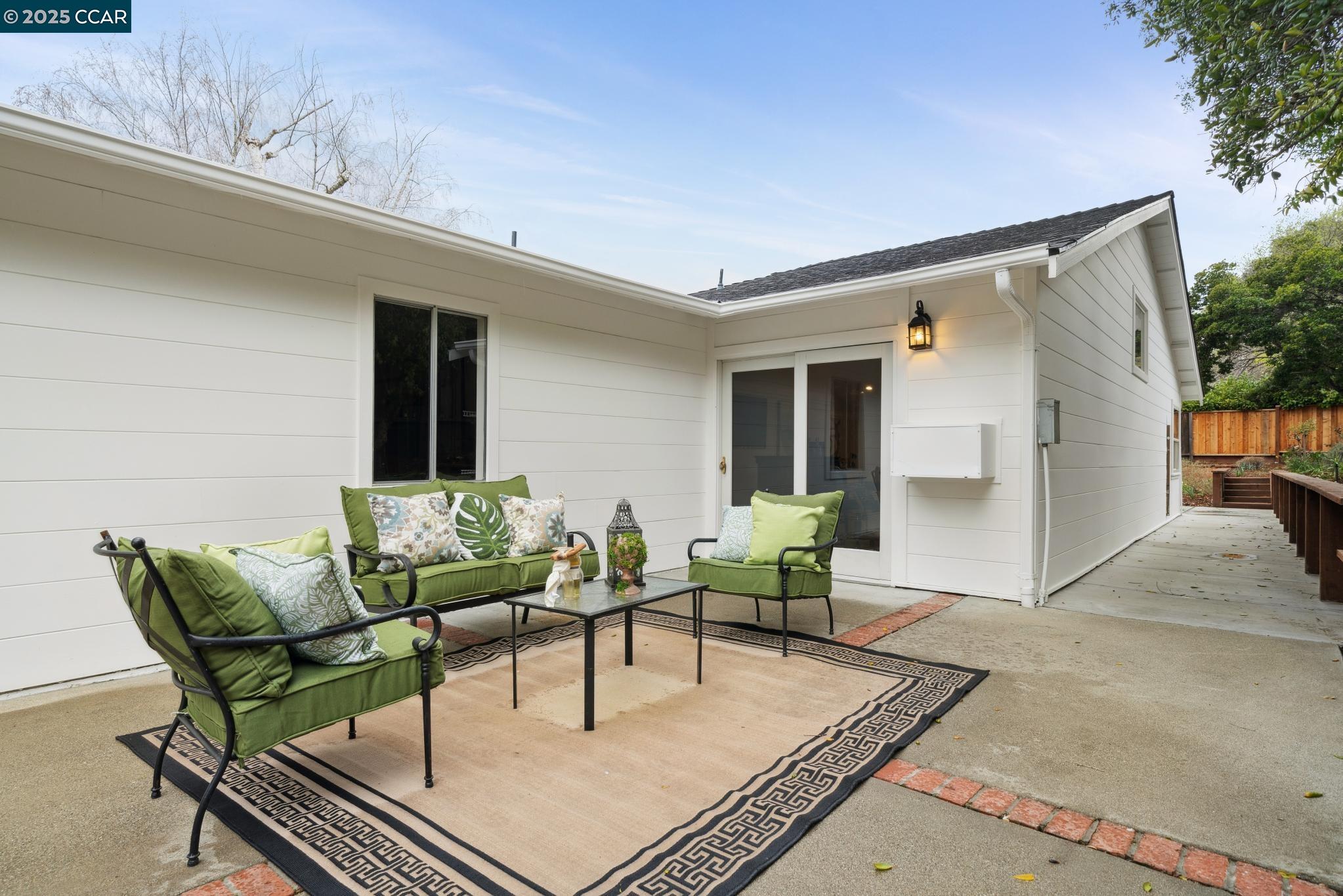 11 Hacienda Cir