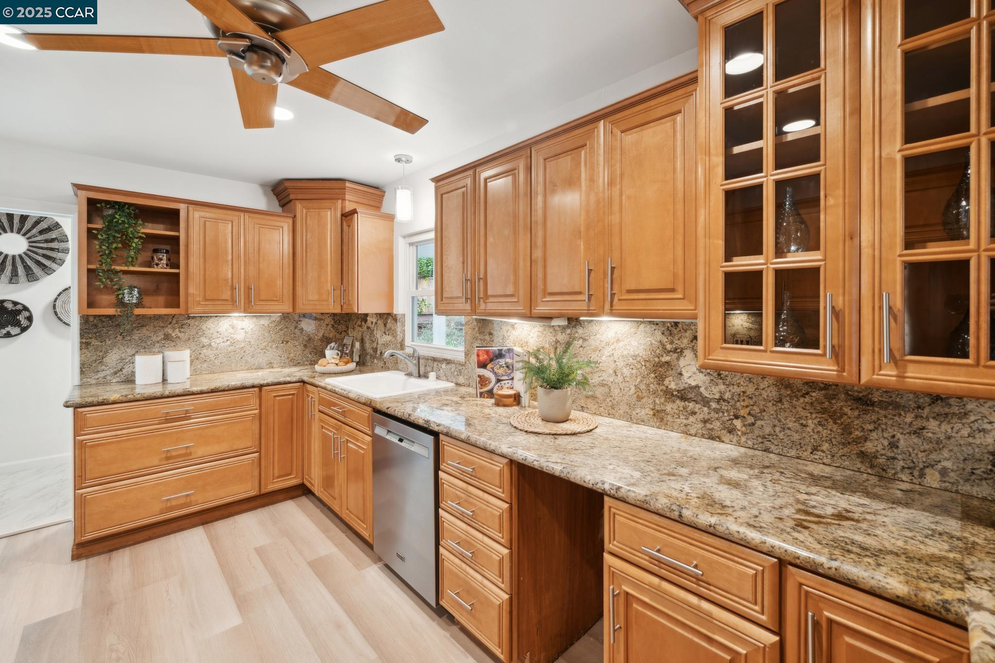 11 Hacienda Cir