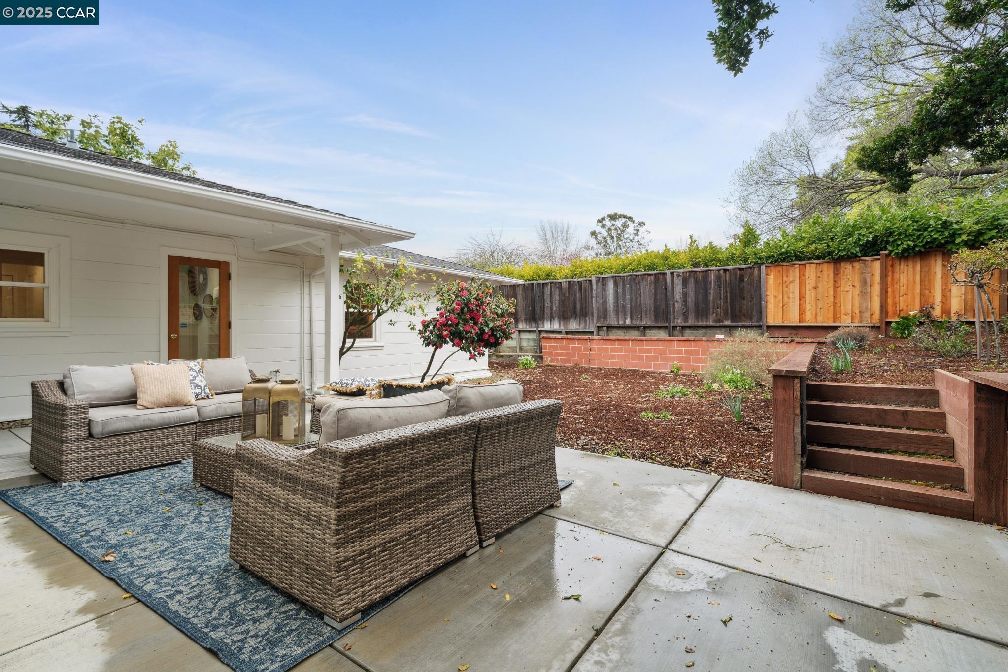 11 Hacienda Cir