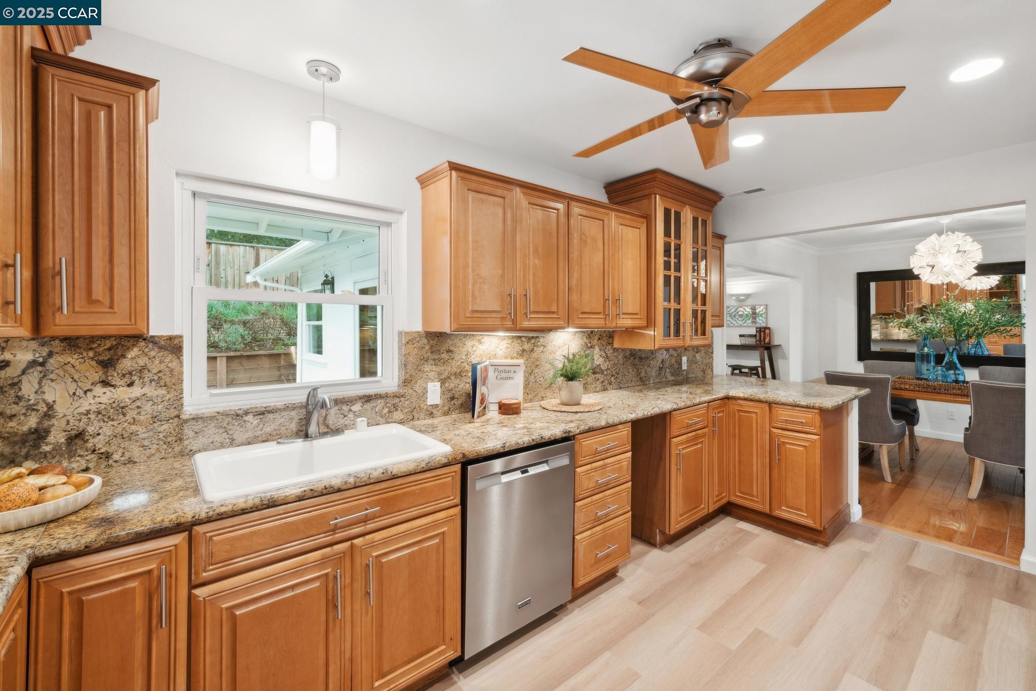 11 Hacienda Cir