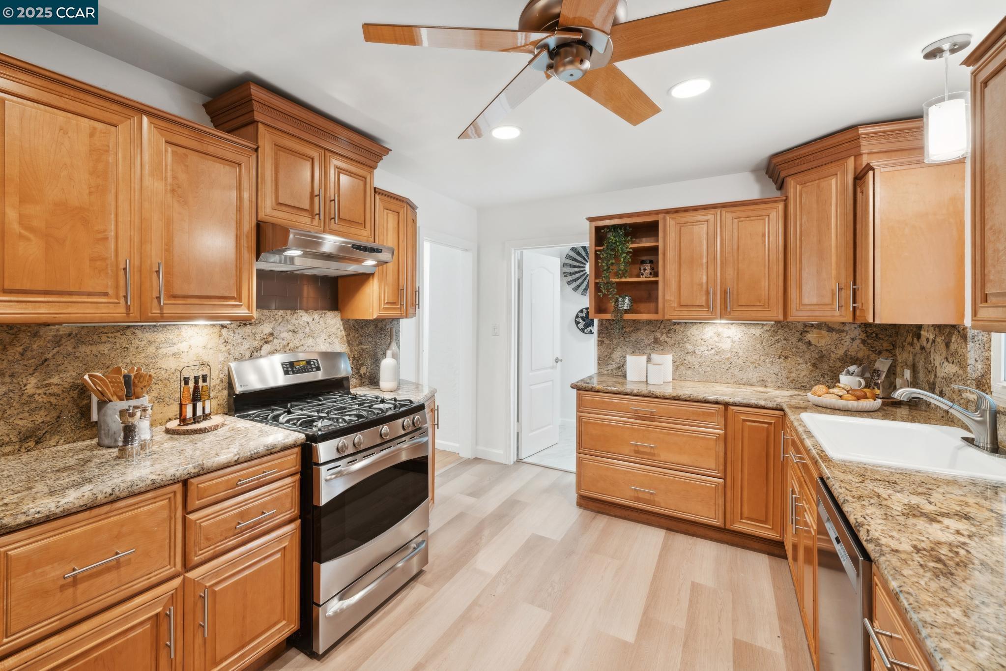 11 Hacienda Cir