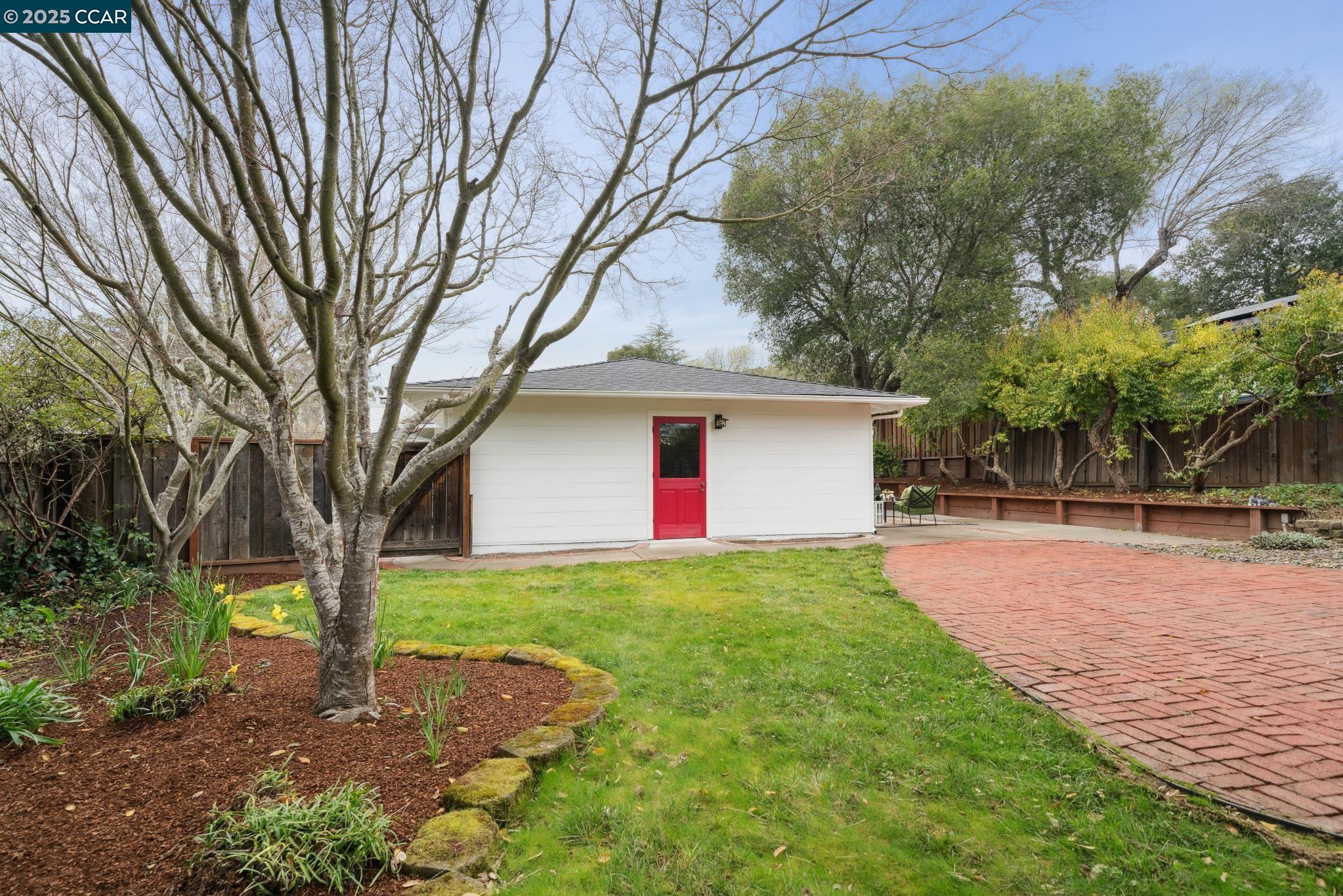 11 Hacienda Cir
