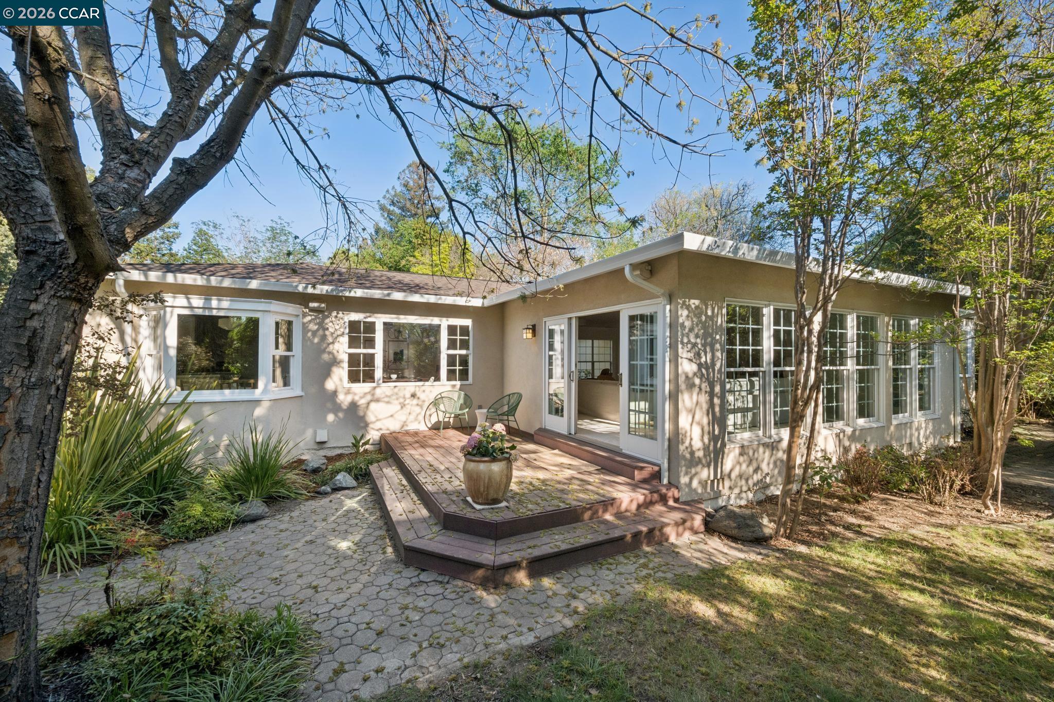 11 Bradley Ave