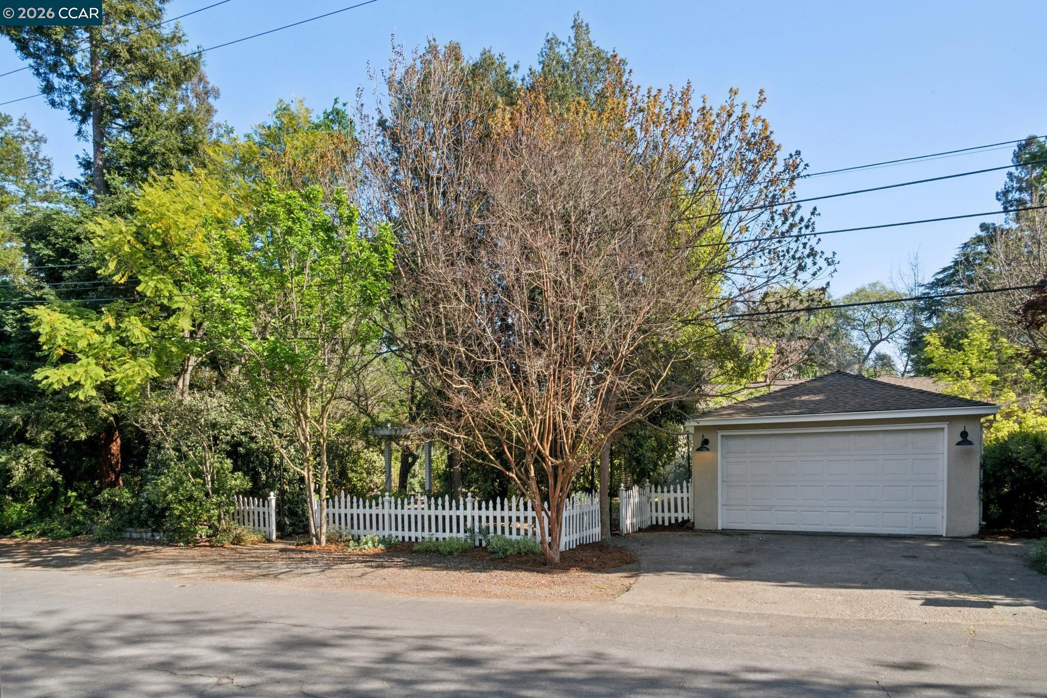 11 Bradley Ave