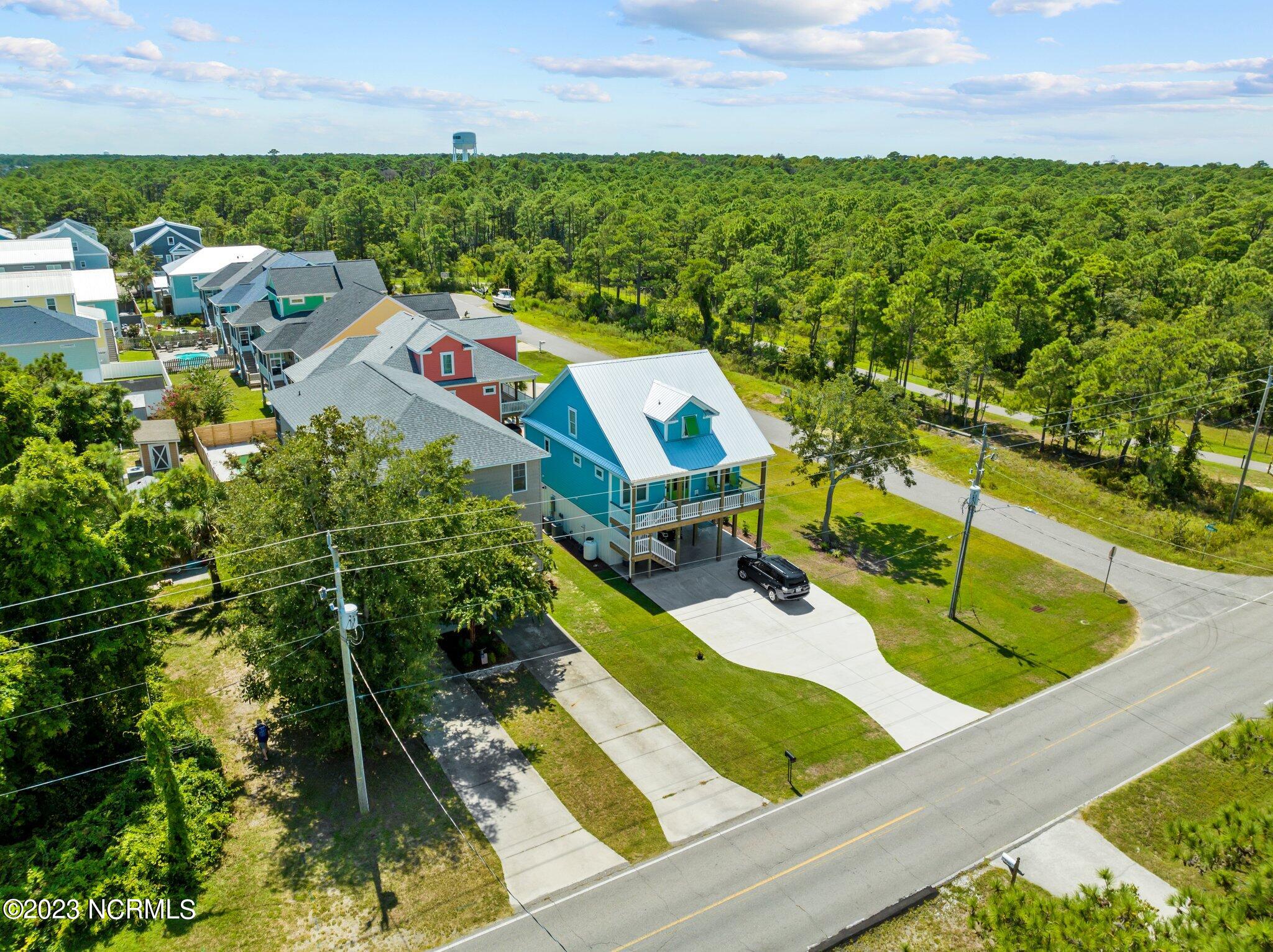 905 Ocean Boulevard, 2