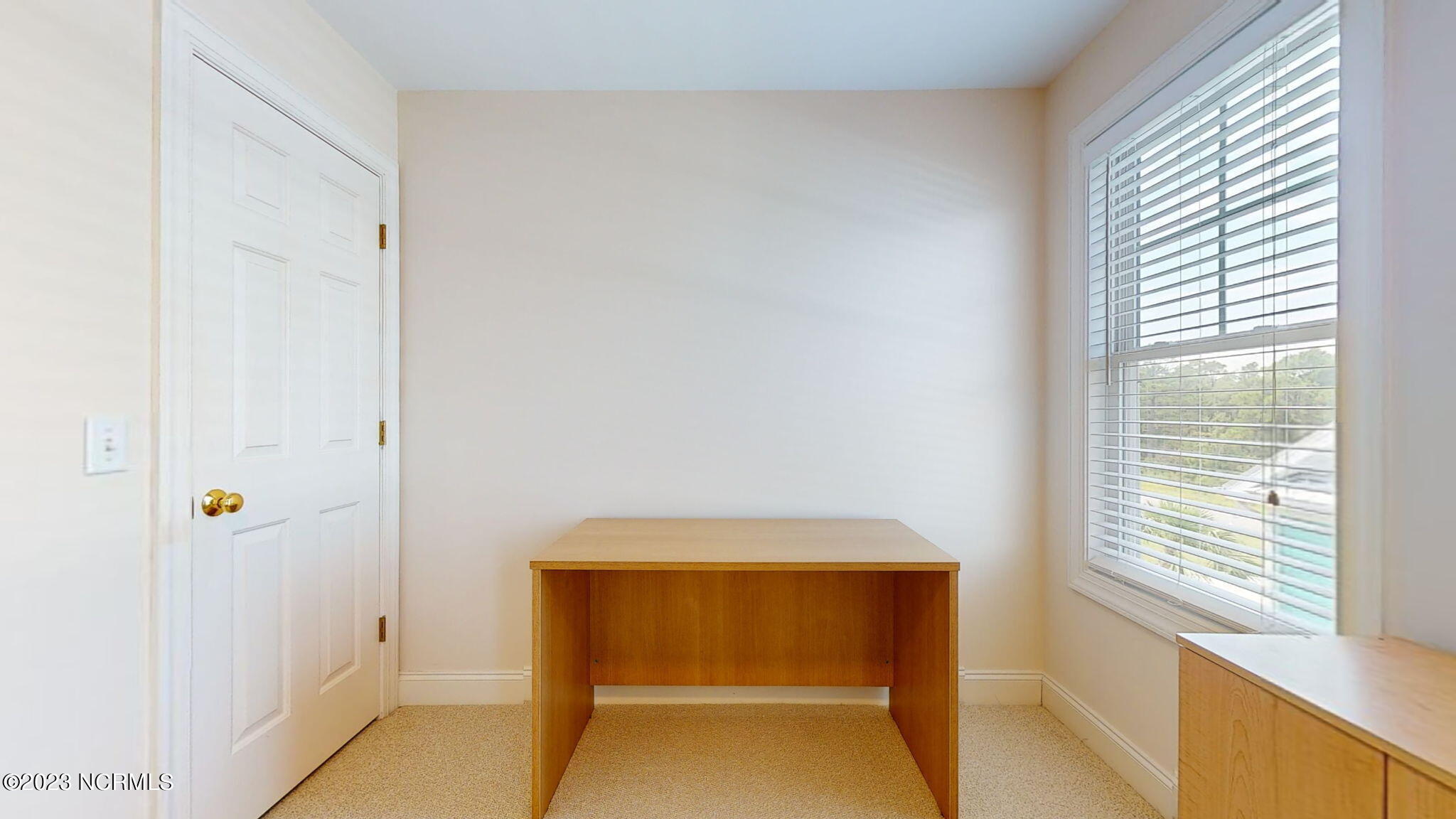 905 Ocean Boulevard, 2