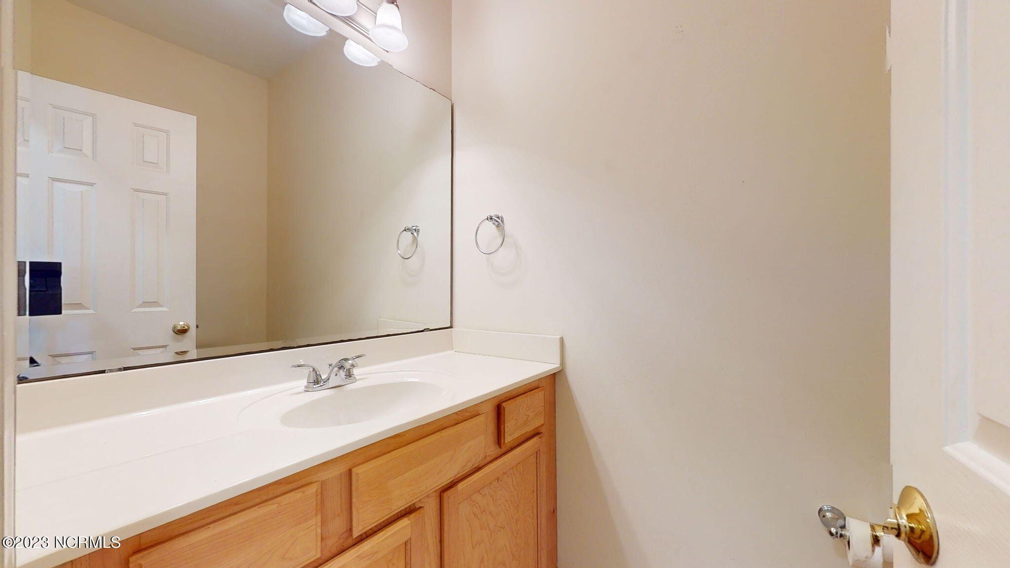 905 Ocean Boulevard, 2