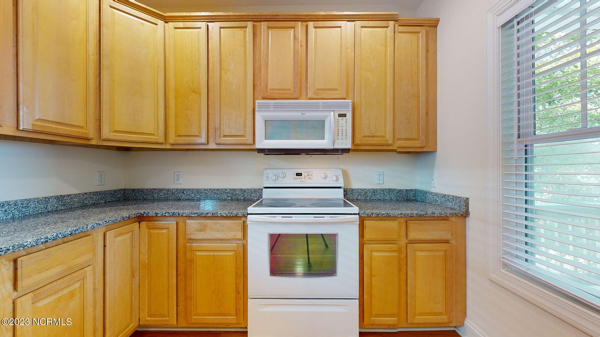 905 Ocean Boulevard, 2