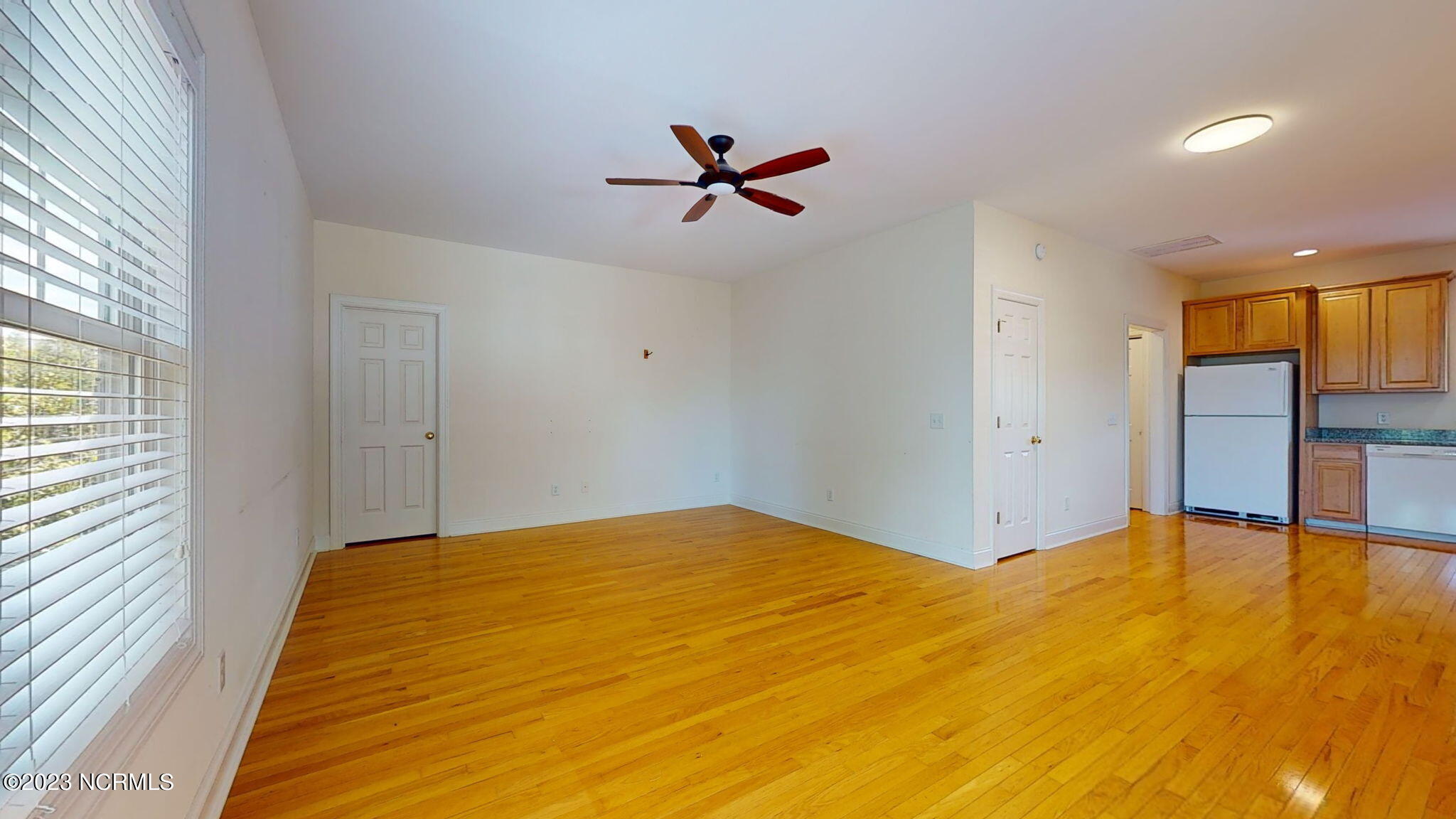 905 Ocean Boulevard, 2