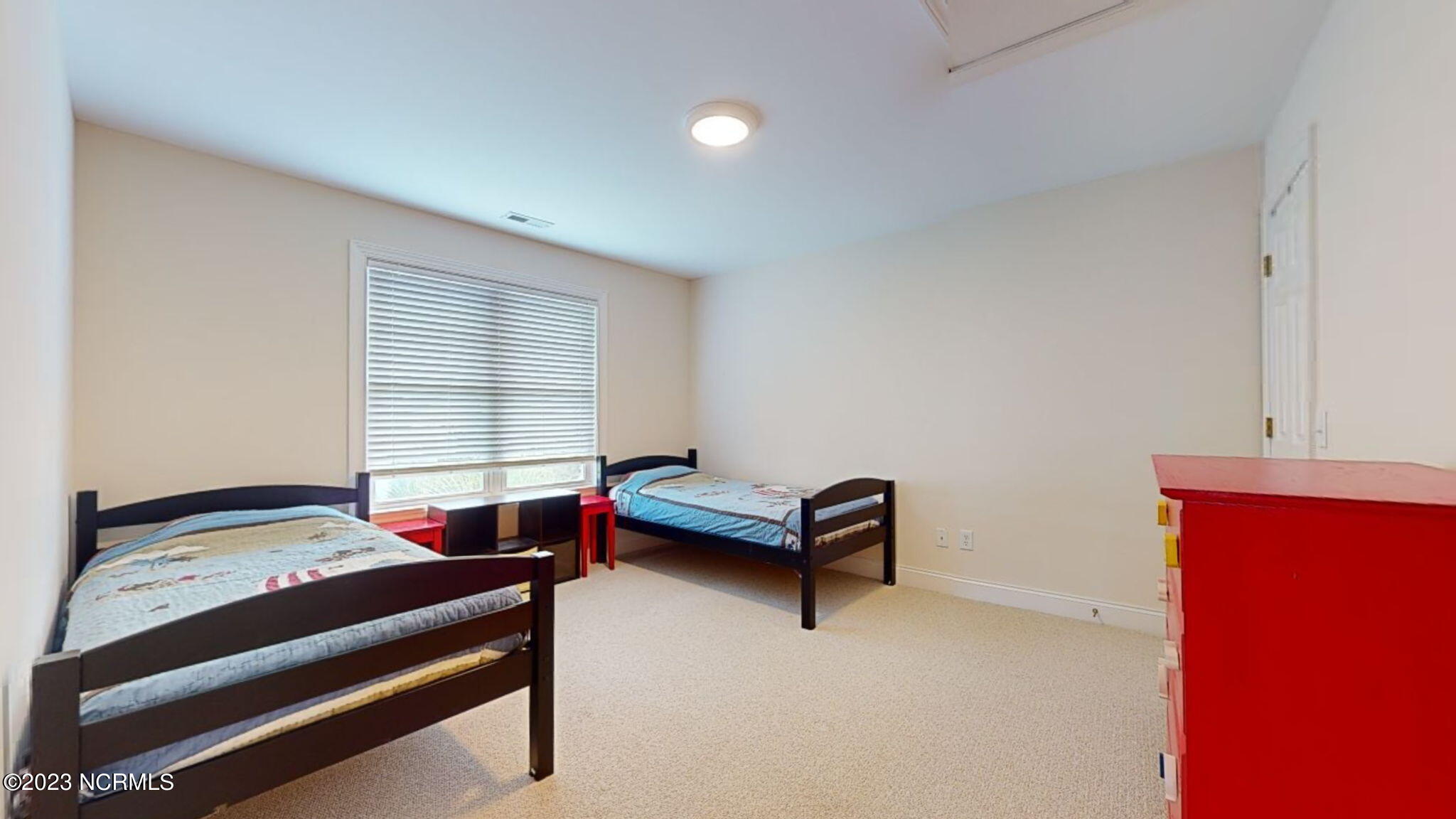 905 Ocean Boulevard, 2