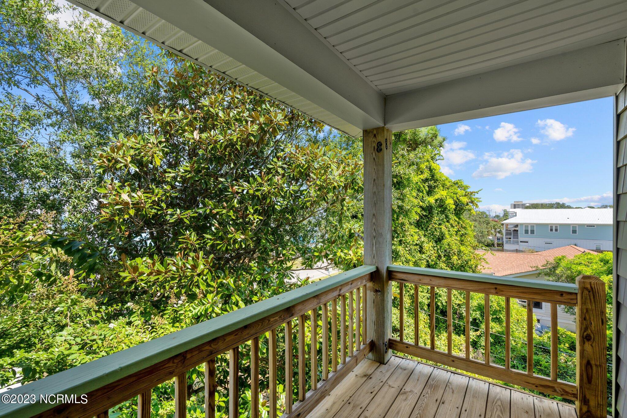 905 Ocean Boulevard, 2