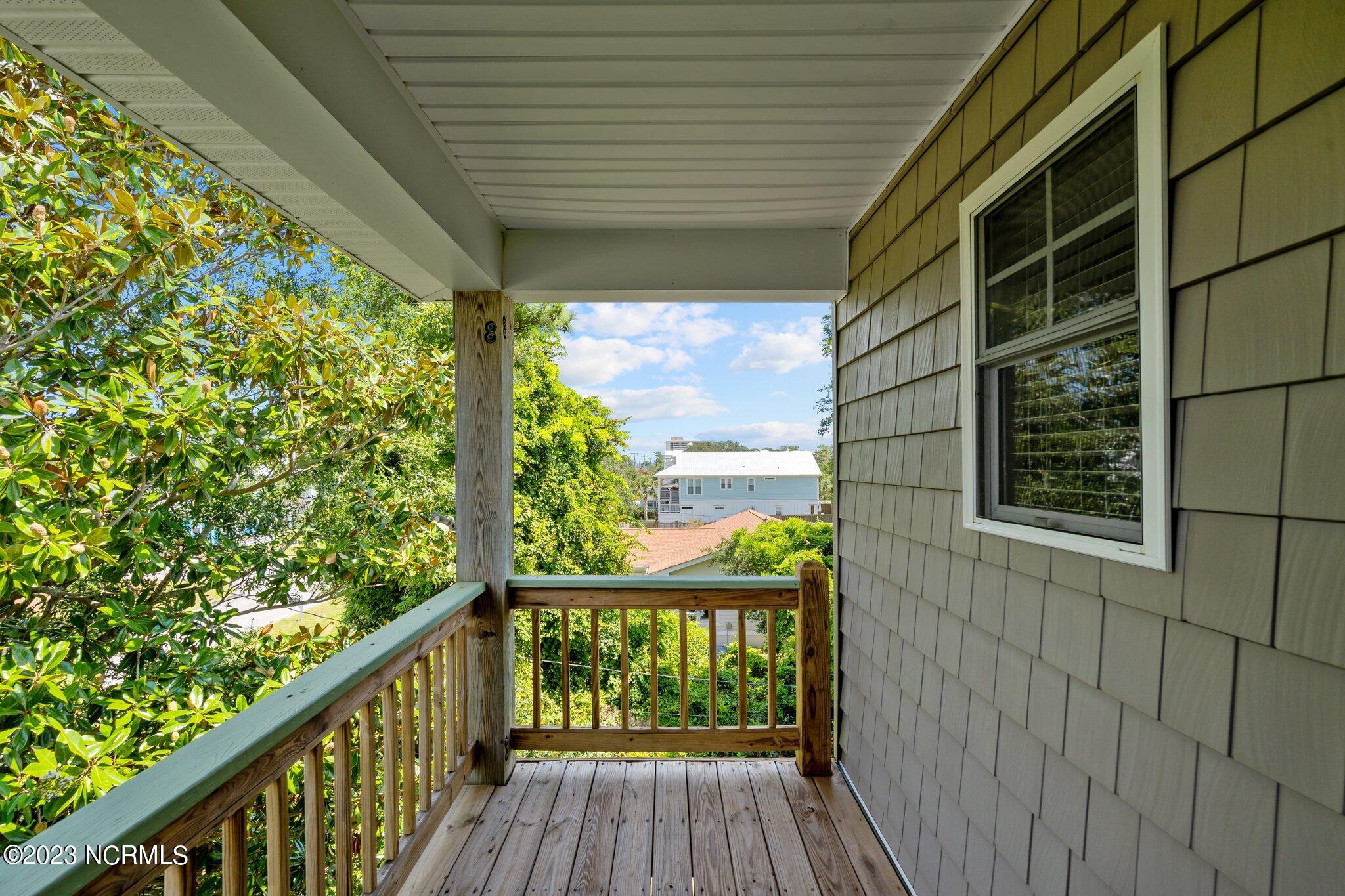 905 Ocean Boulevard, 2