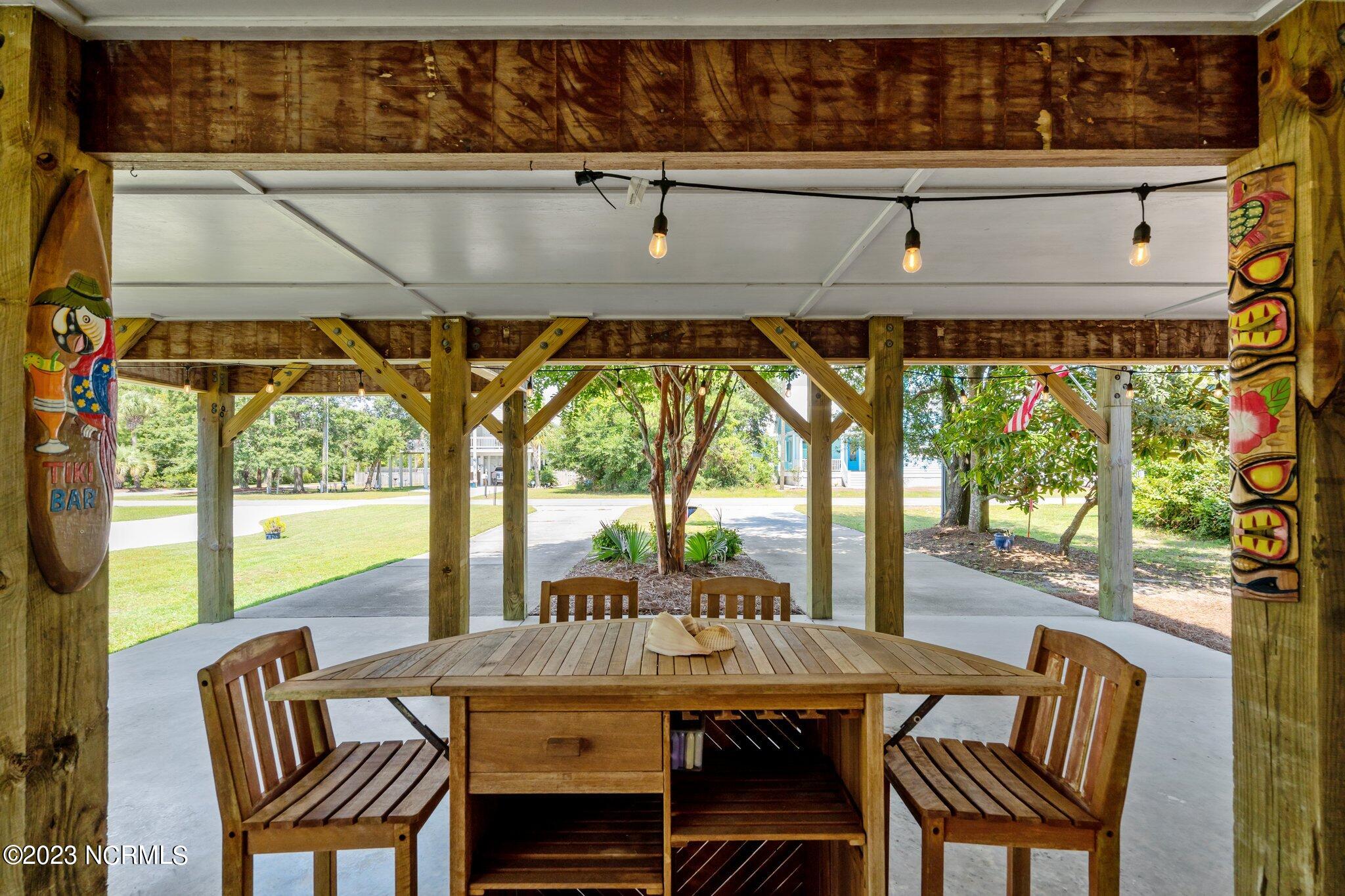 905 Ocean Boulevard, 2