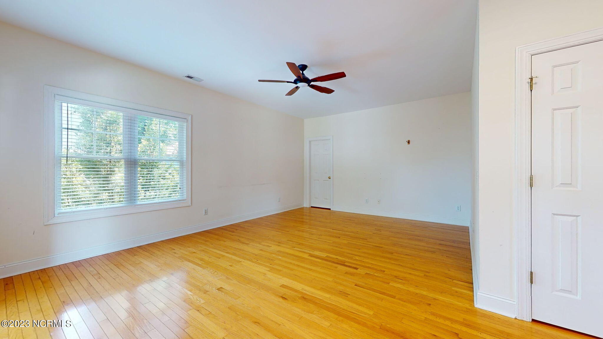 905 Ocean Boulevard, 2