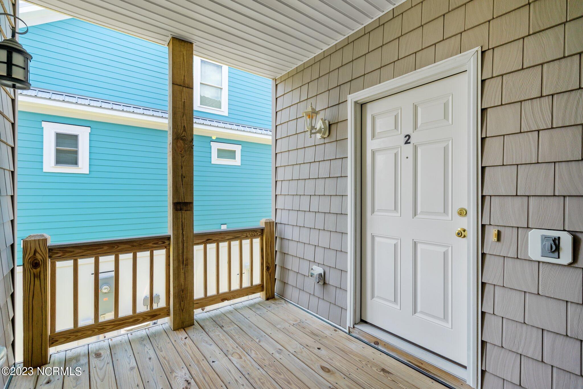 905 Ocean Boulevard, 2