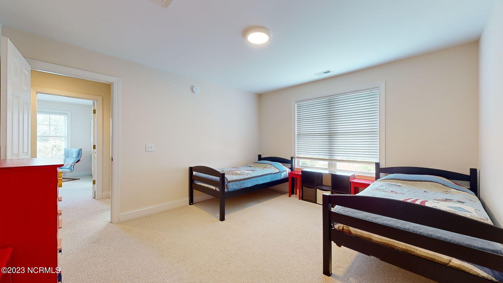 905 Ocean Boulevard, 2