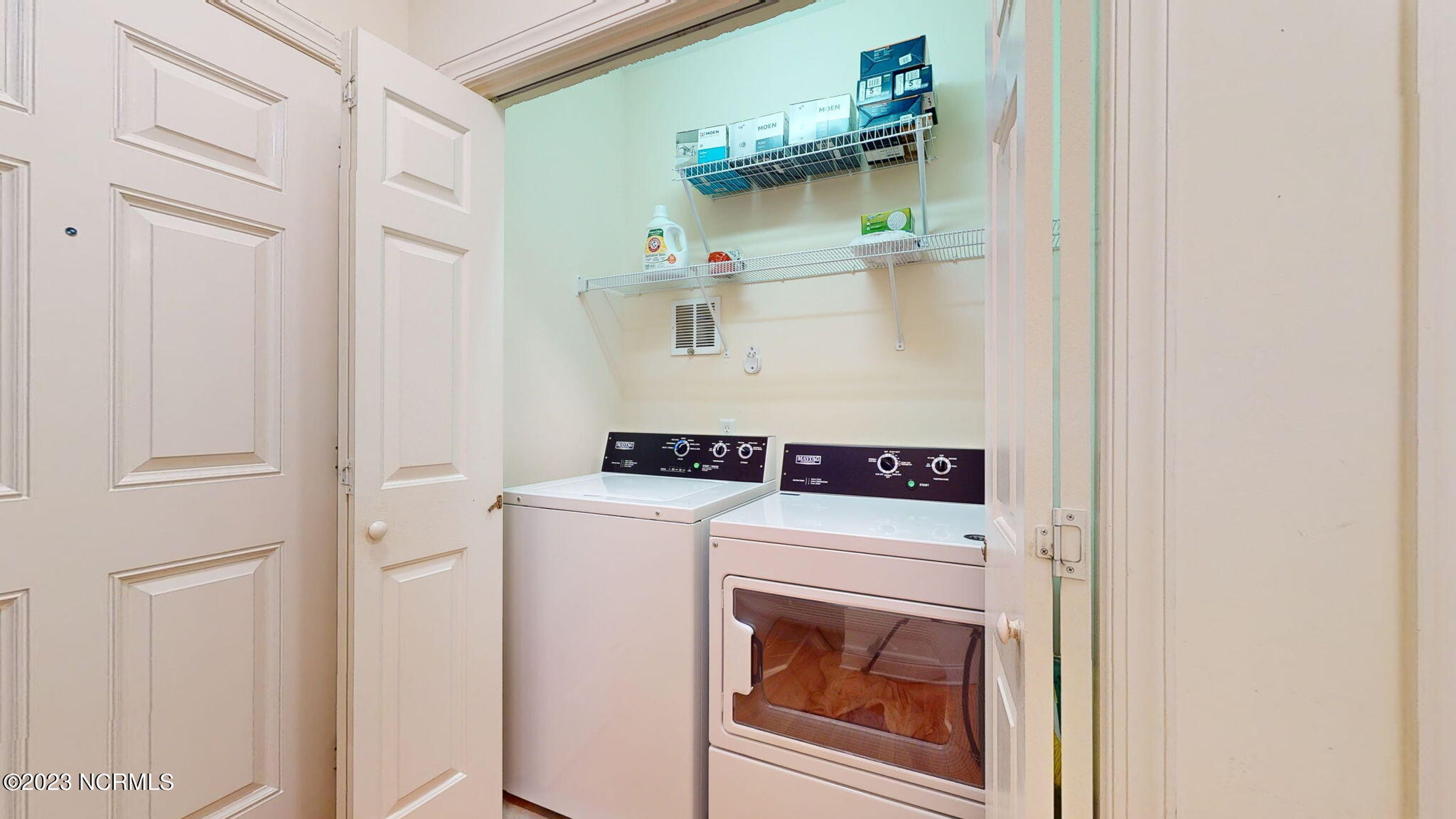 905 Ocean Boulevard, 2