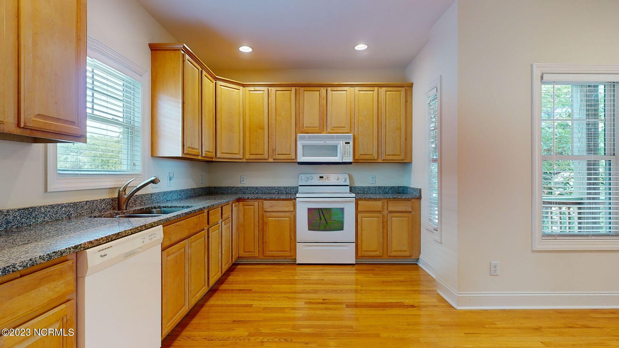 905 Ocean Boulevard, 2