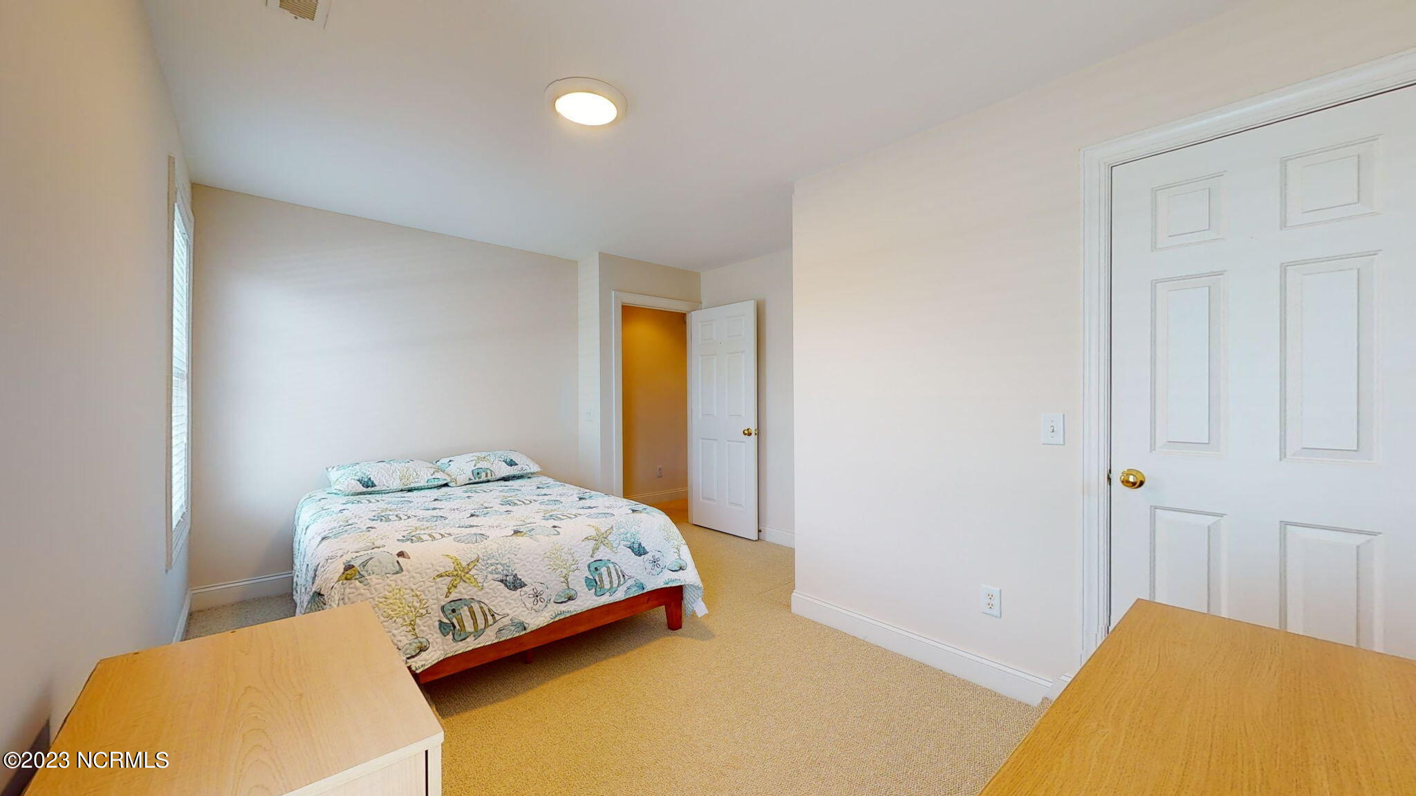 905 Ocean Boulevard, 2