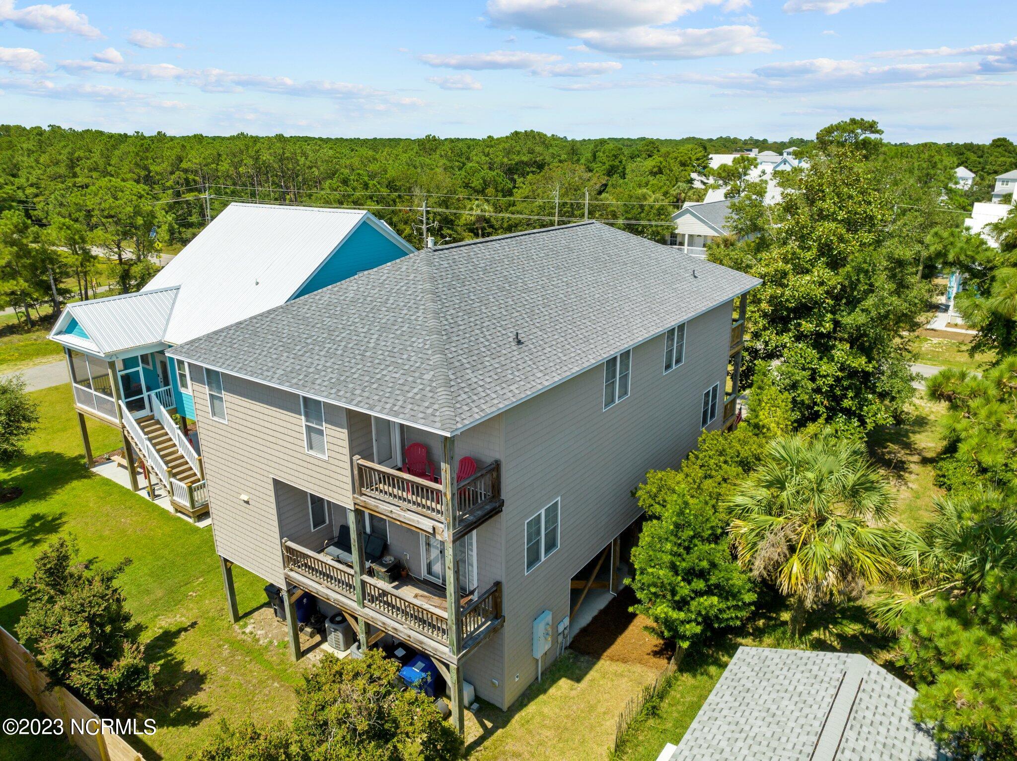 905 Ocean Boulevard, 2