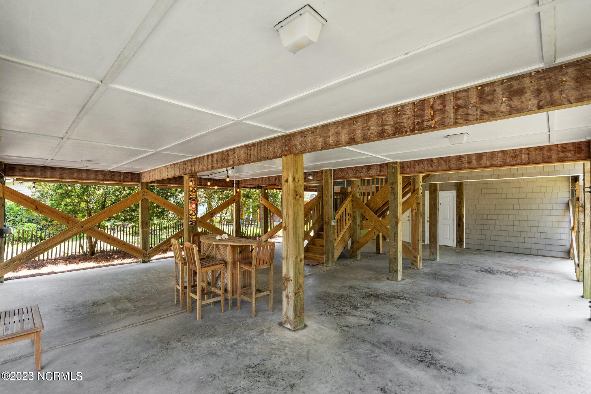 905 Ocean Boulevard, 2