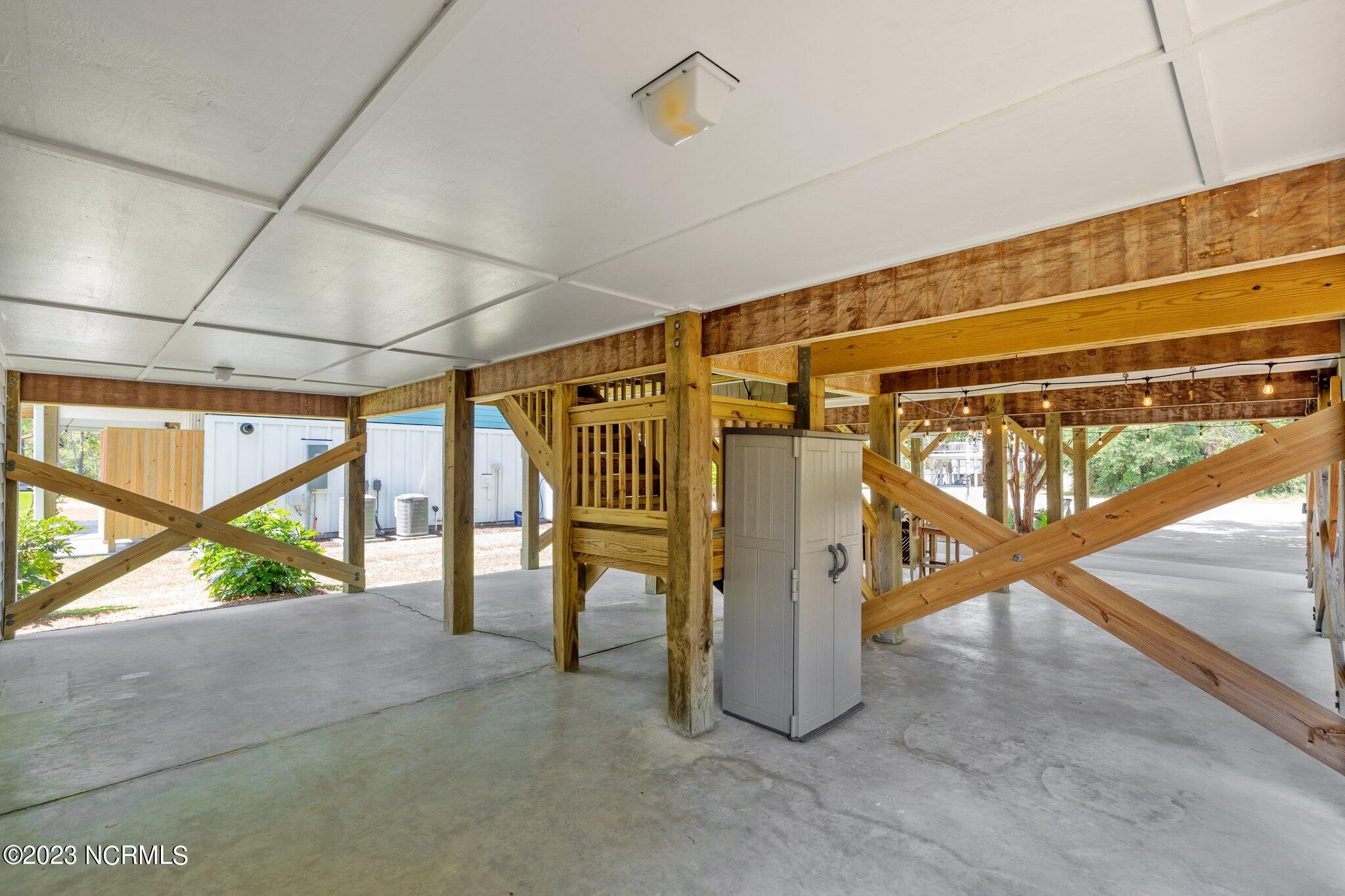 905 Ocean Boulevard, 2