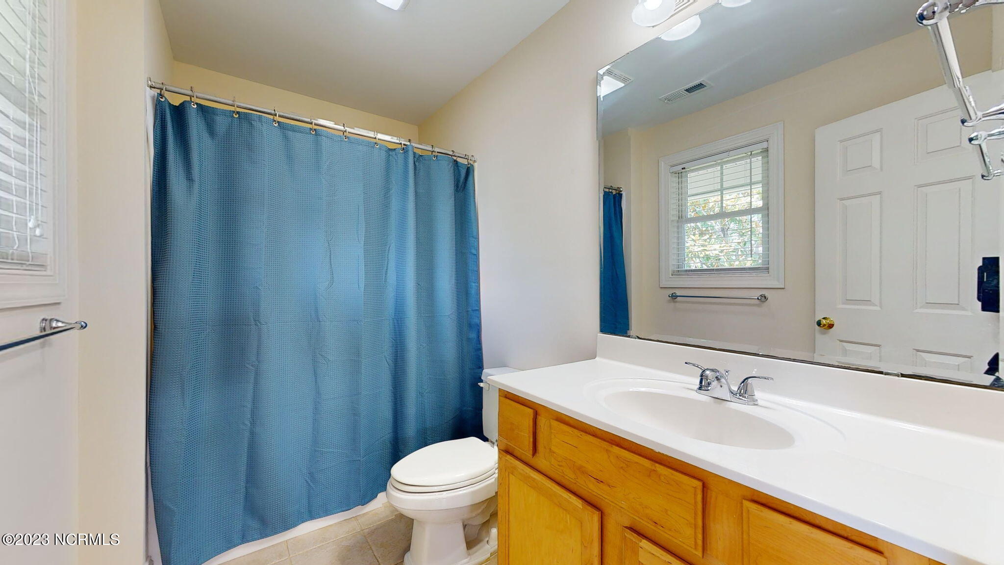 905 Ocean Boulevard, 2