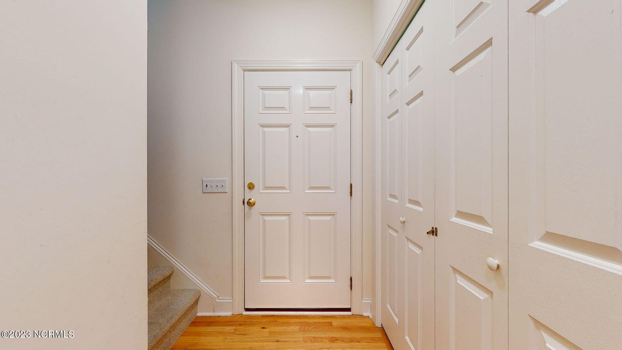 905 Ocean Boulevard, 2