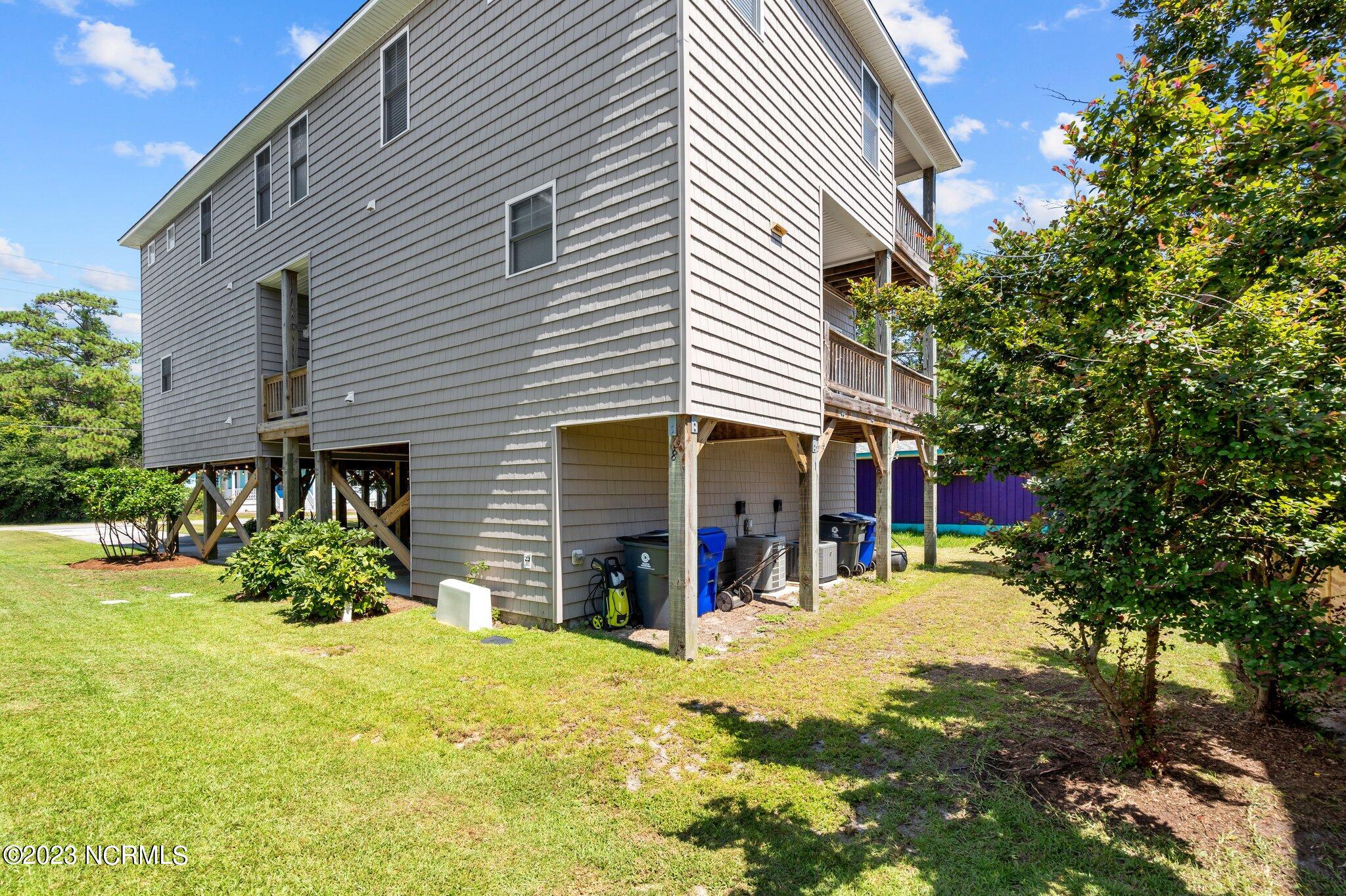 905 Ocean Boulevard, 2