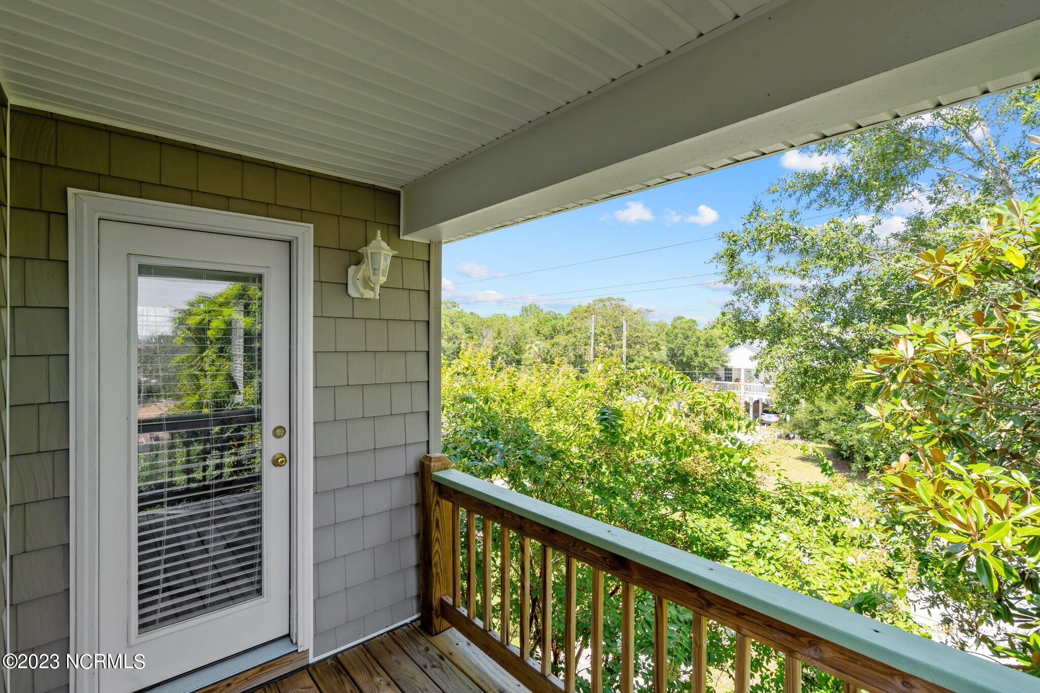 905 Ocean Boulevard, 2