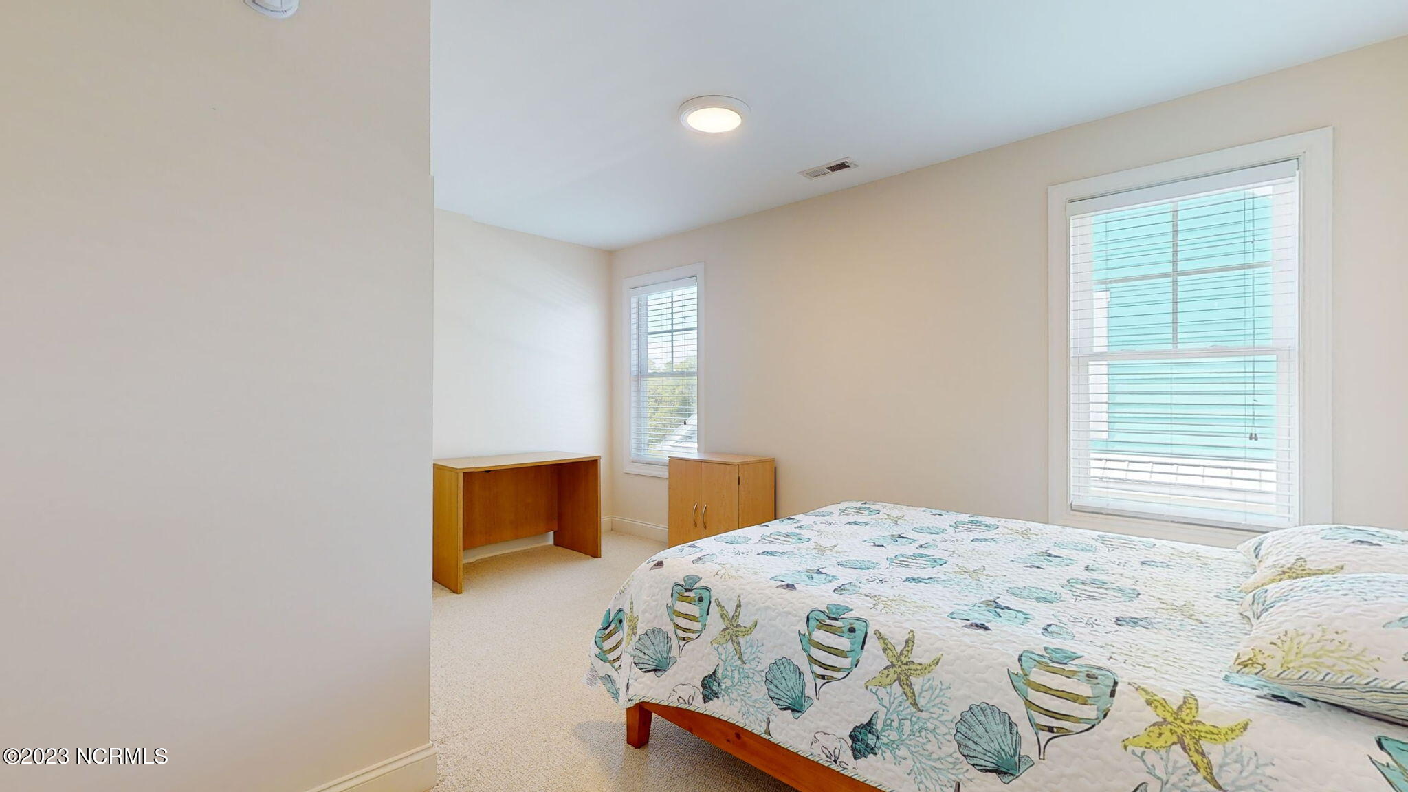 905 Ocean Boulevard, 2